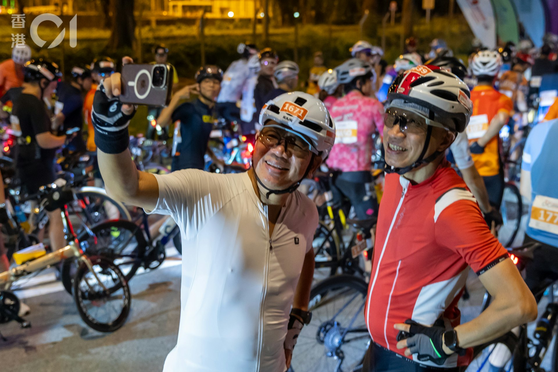 香港單車節今日(11日)舉行,清晨五點多,56公里組別率先起步。