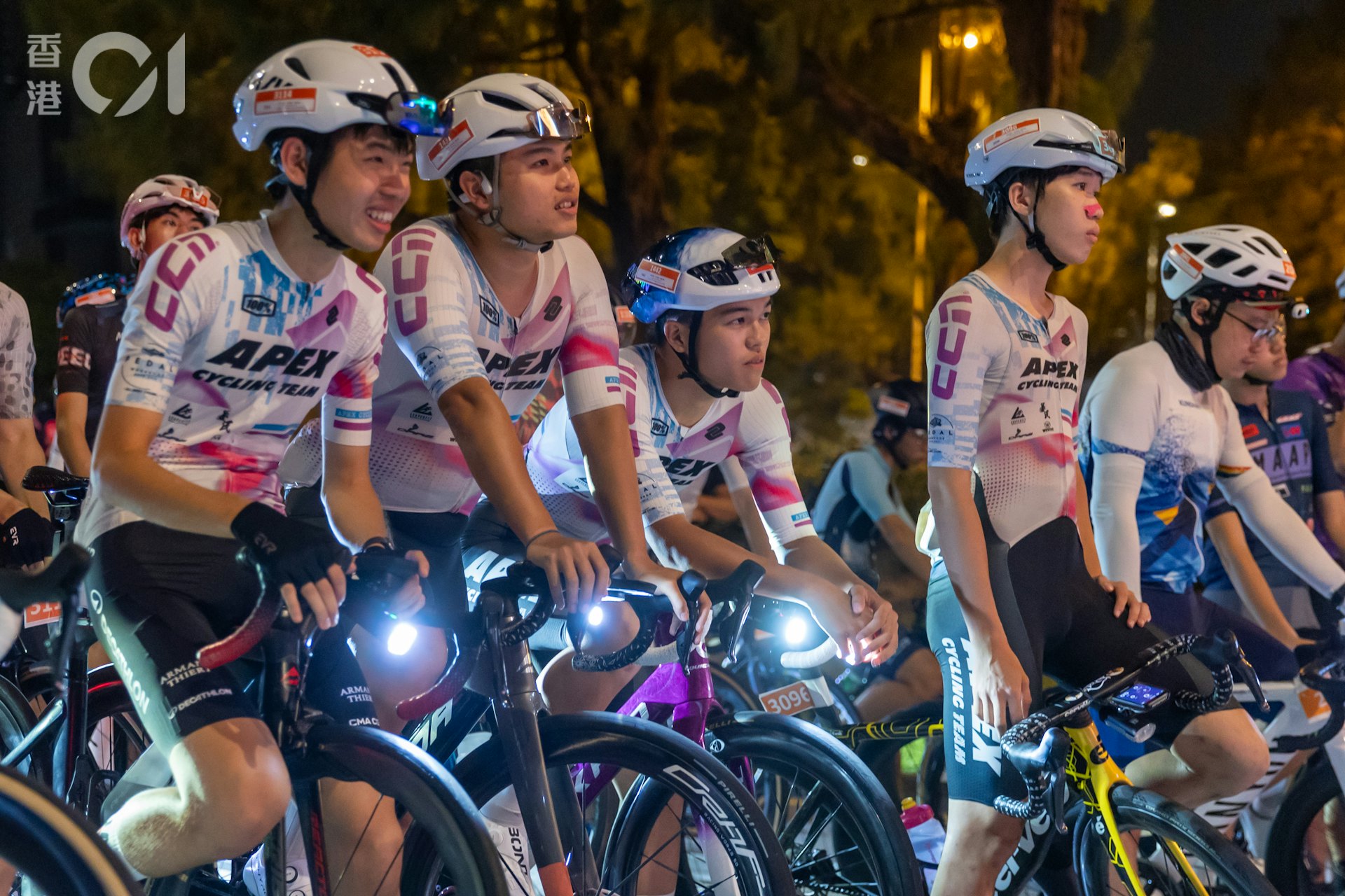 香港單車節今日(11日)舉行,清晨五點多,56公里組別率先起步。