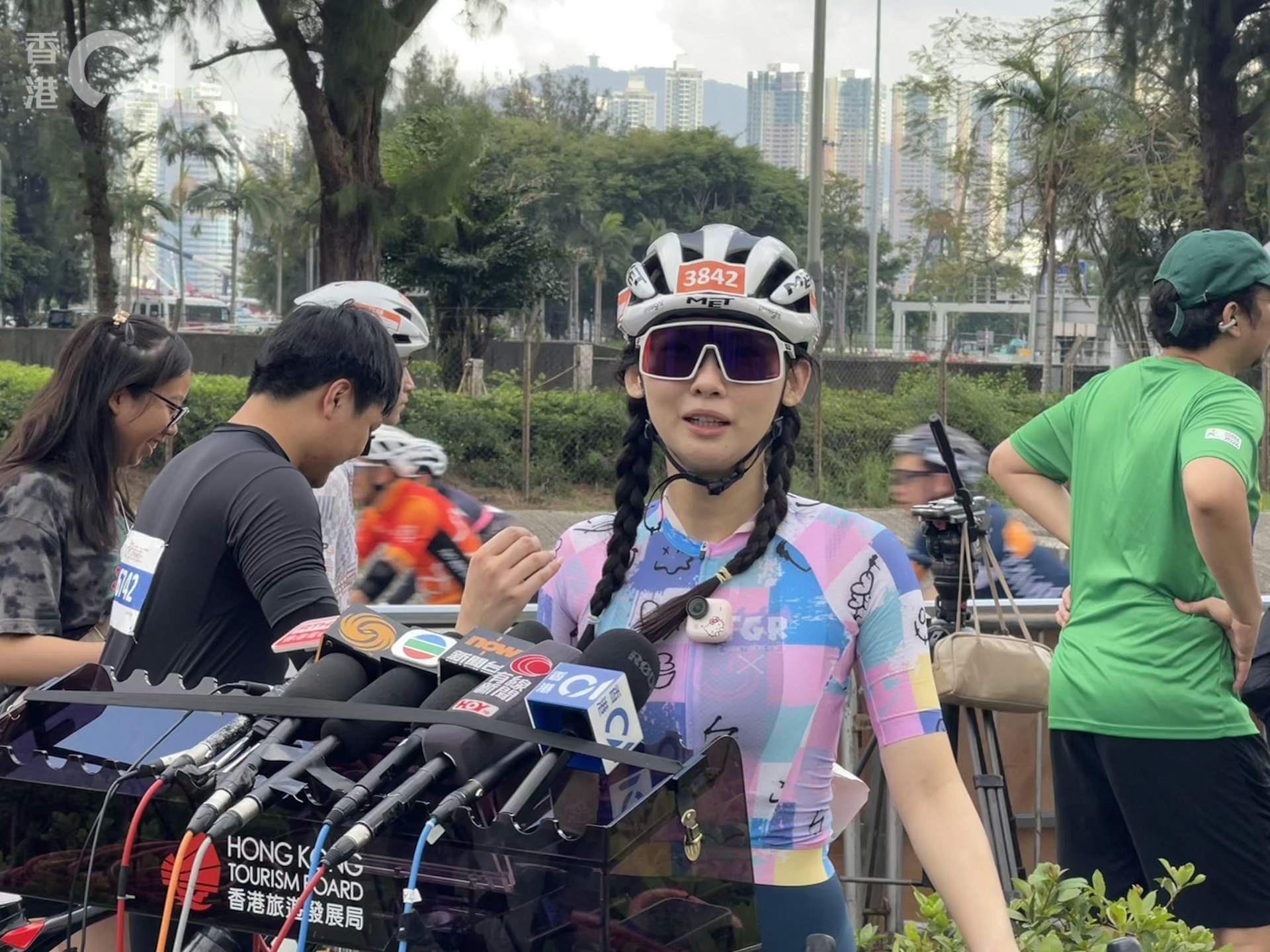 來自珠海的羅小姐指,香港單車節封了很多路,讓車手在馬路上馳騁,機會難得。