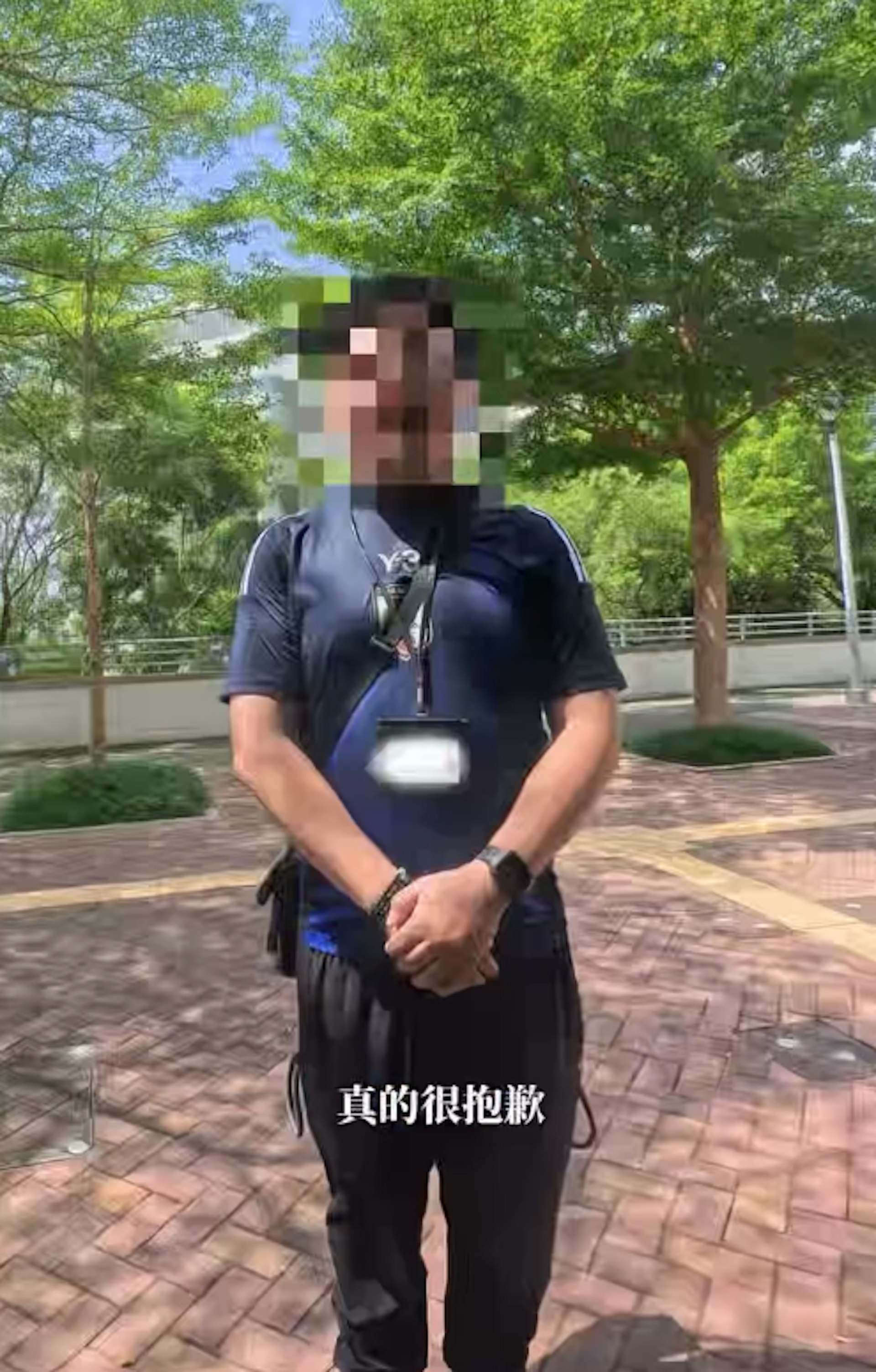 一名女子早前帶同愛貓到康文署轄下公園散步,屢次被前線保安人員無理阻撓及驅趕,更有康文署場地主管揚言向她發告票。(IG : pika.pikachu.0522)