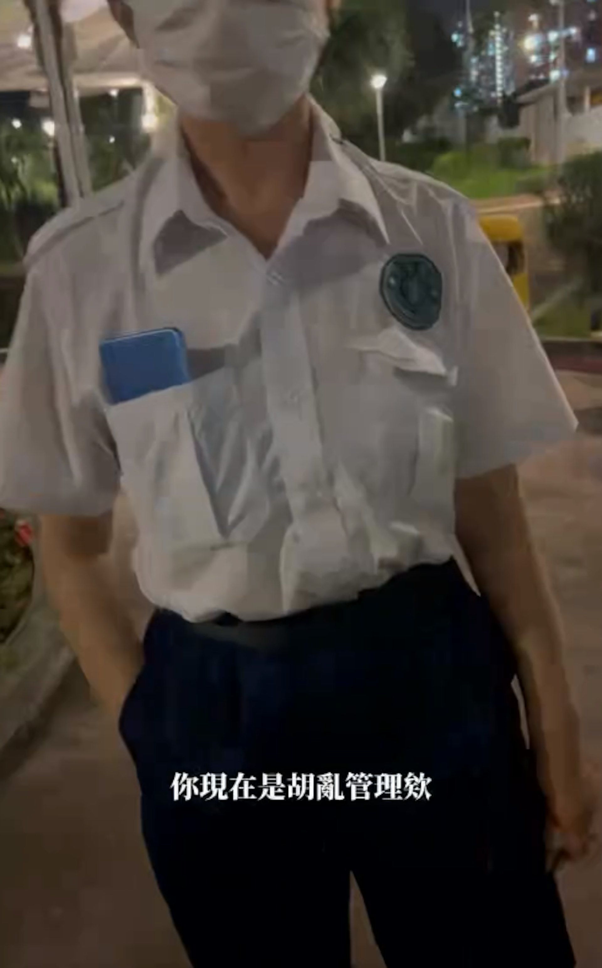一名女子早前帶同愛貓到康文署轄下公園散步,屢次被前線保安人員無理阻撓及驅趕,更有康文署場地主管揚言向她發告票。(IG : pika.pikachu.0522)