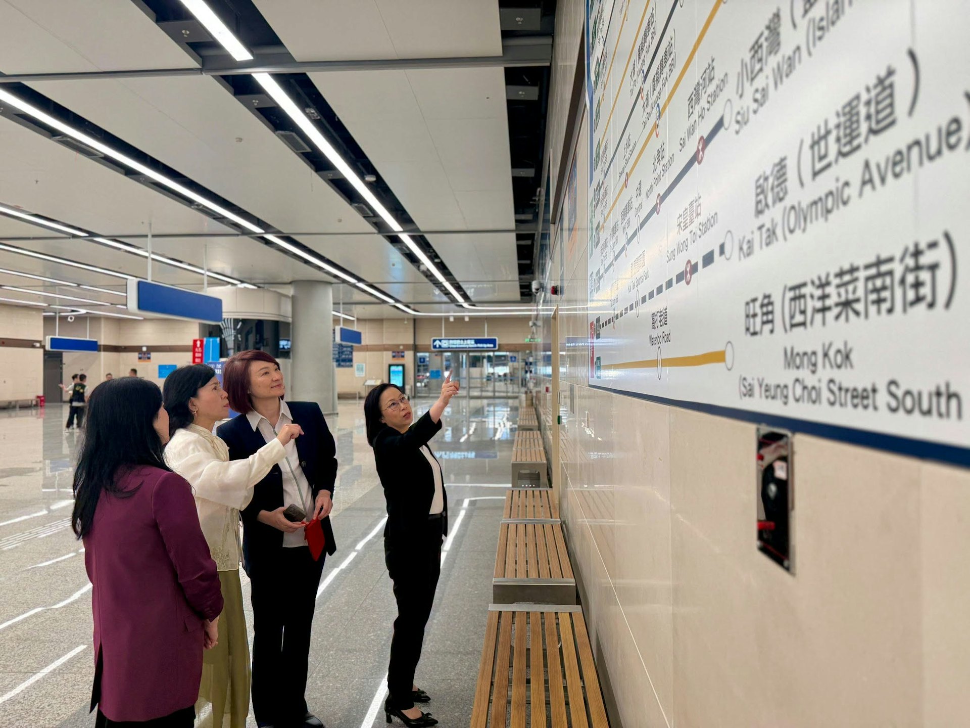 2026年10月11日,運輸及物流局局長陳美寶參觀重建後的新皇崗口岸。(運輸及物流局FB)