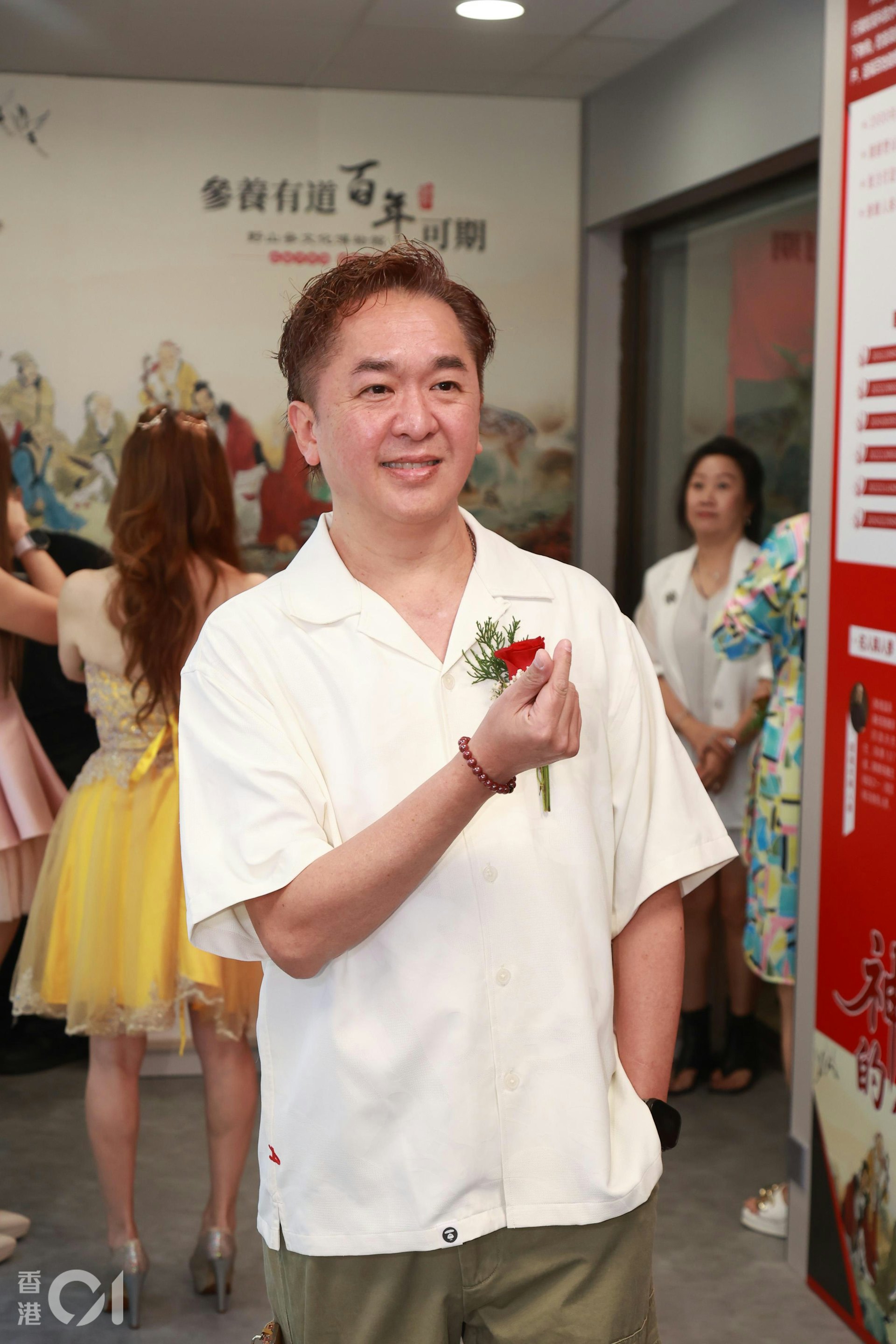 近期多了名人的骨灰被盜事件多了,兆尊都認同:「呢排多咗又多古靈精怪嘅嘢,呢啲都走去侵犯係好奇怪,係好悲哀嘅事。」他續指私下有團隊會去跟進事件。