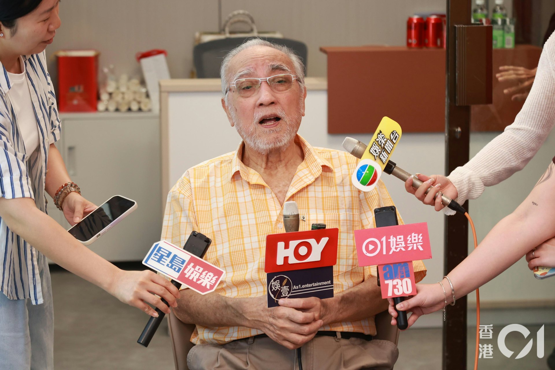 盧海鵬早前在中山舉行演唱會,兒子遠道從加拿大回來捧場,令盧海鵬非常開心。