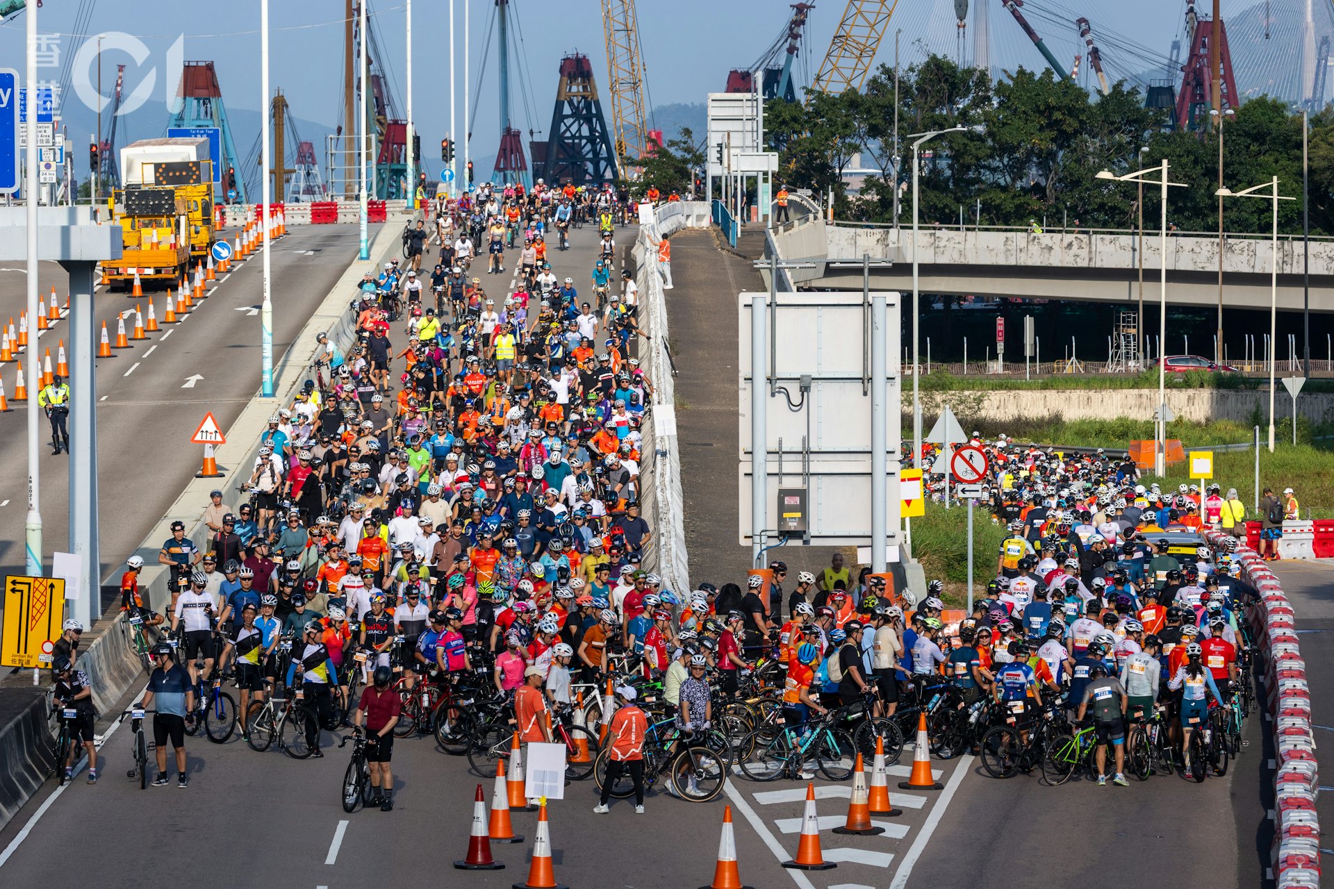 2024香港單車節終點嚴重擠塞變推車潮 取消汀九段引爭議 2024香港單車節終點嚴重擠塞變推車潮 取消汀九段引爭議