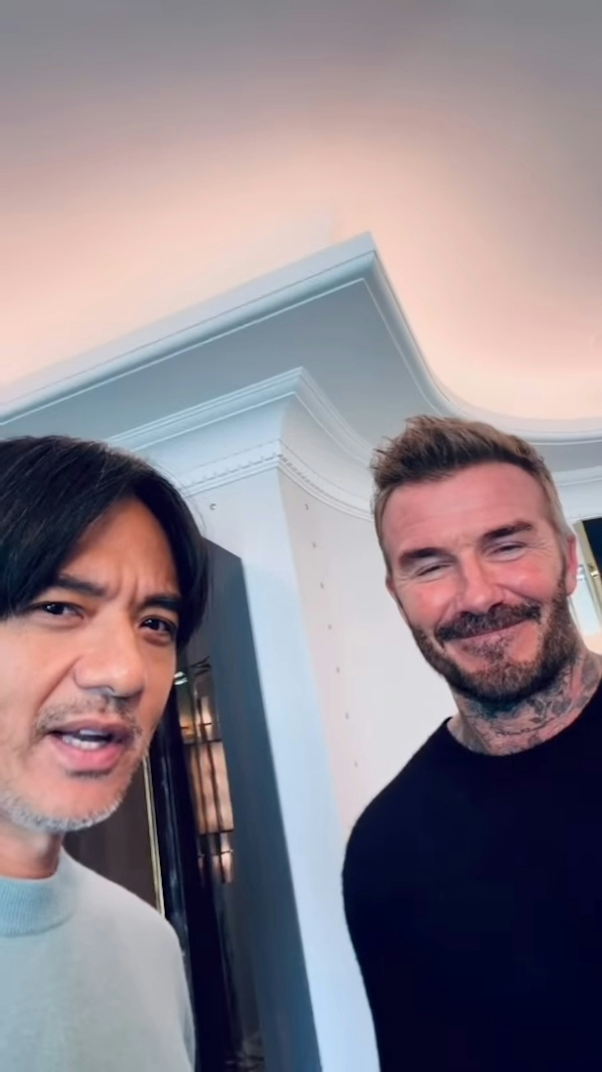 10月11日NBA賽有馮德倫,他在現場偶遇碧咸(David Beckham),二人同框自拍短片。(IG@stephenfungbible)