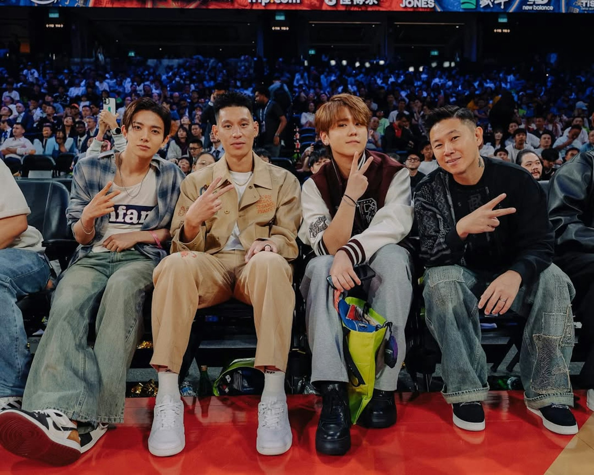 林書豪貼出與韓國男團ENHYPEN前成員EVAN(李羲承)、姜濤及歐陽靖(MC Jin)的合照,發文:「one of us can’t sing 😅猜猜看哪一個不會唱歌」(IG@jlin7)