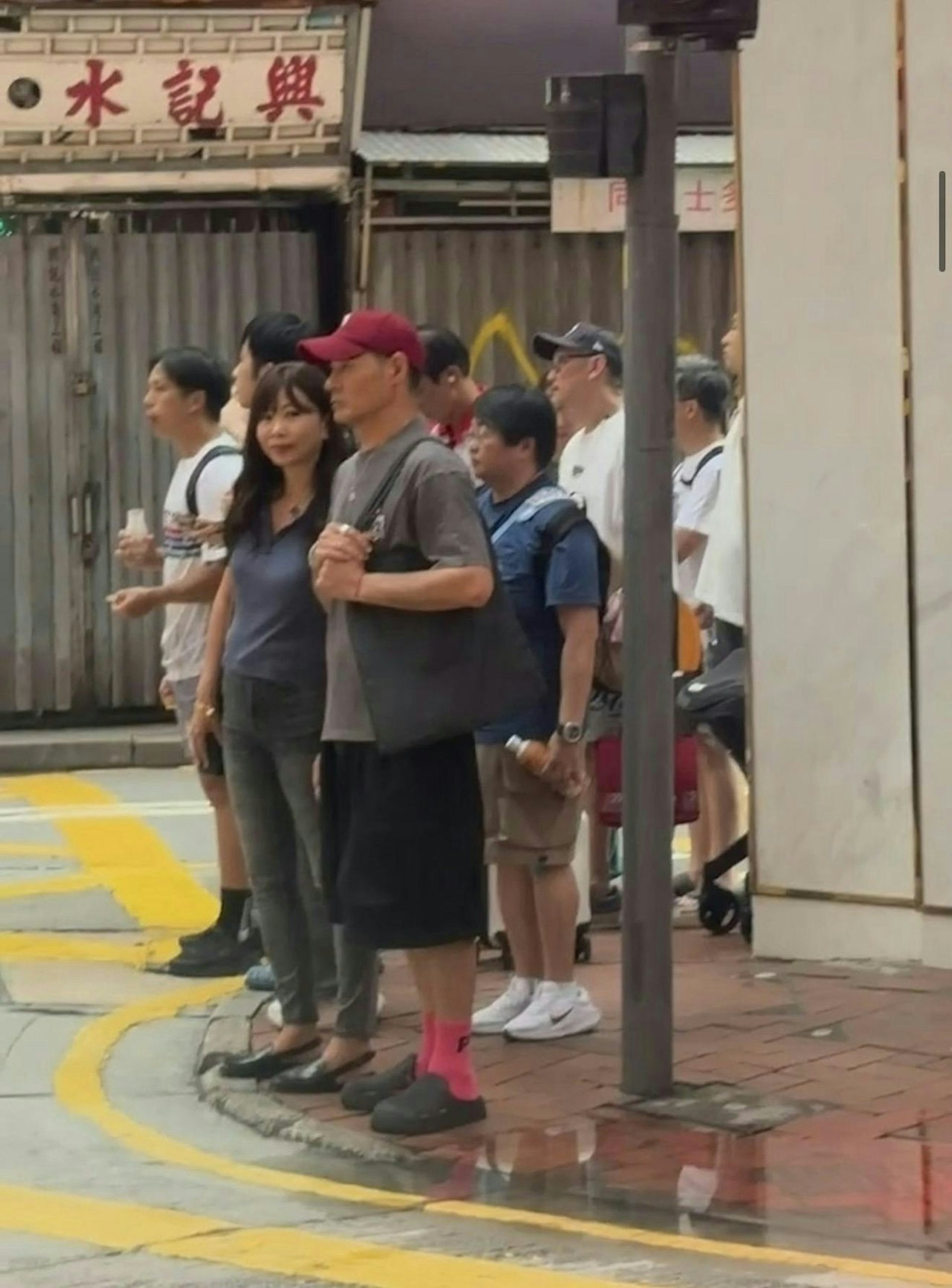 同老婆多年恩愛。