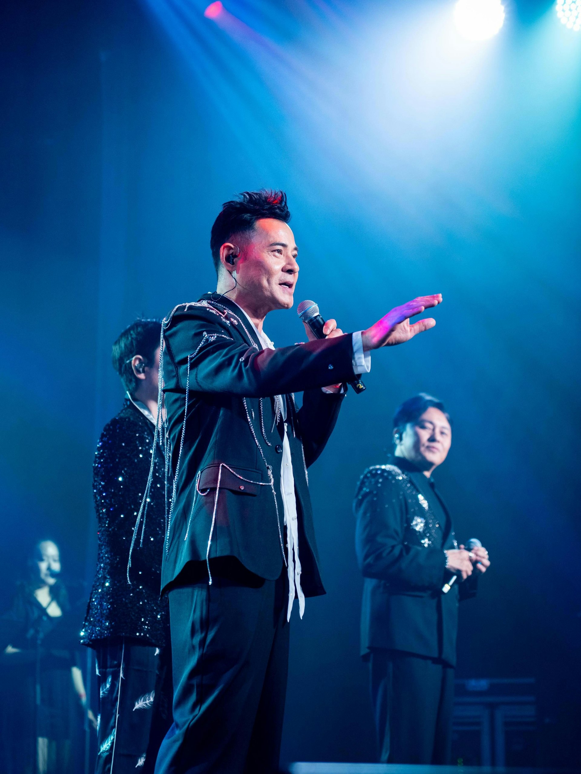 與李思捷、麥長青、曹永廉及唐文龍組男團「Hey Brother」登台。(IG@benwong1020)