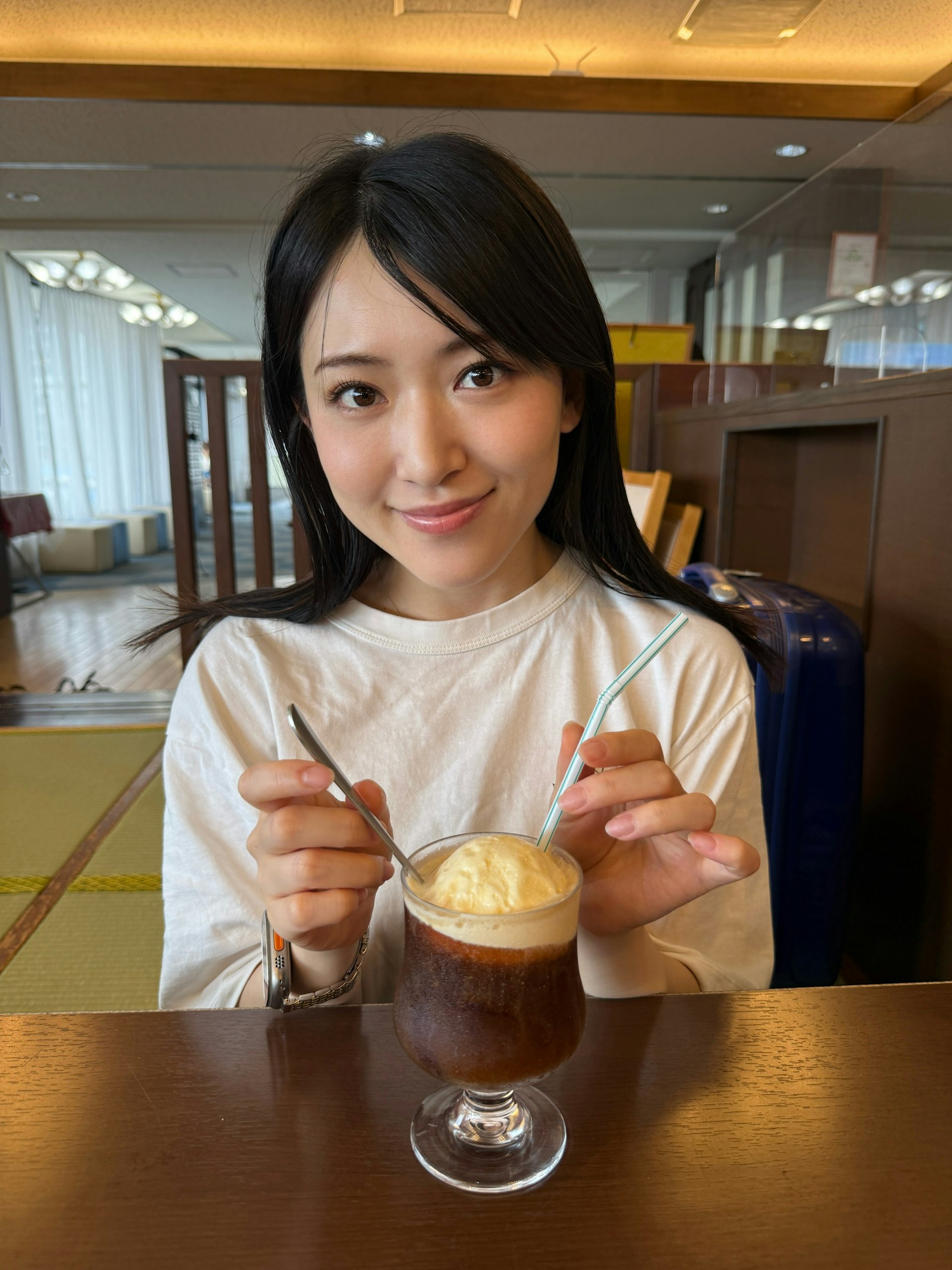 AKB48前成员内田真由美嫁港男,穿手工龙凤褂惊艳全网 AKB48前成员内田真由美嫁港男,穿手工龙凤褂惊艳全网