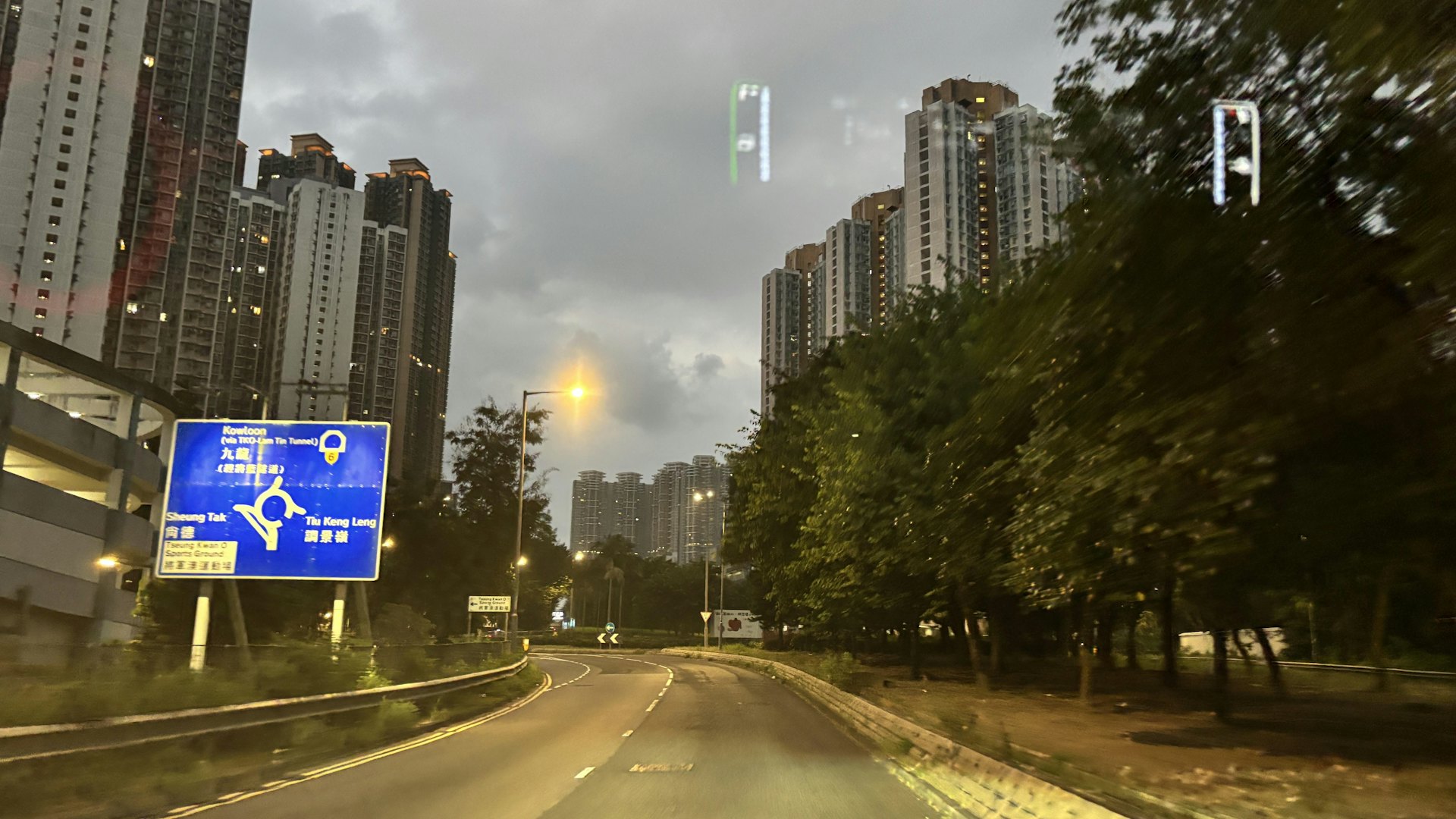 天文台預測,本港今日(10月12日)大致天晴。日間乾燥及炎熱,市區最高氣溫約31度,新界再高一兩度。
