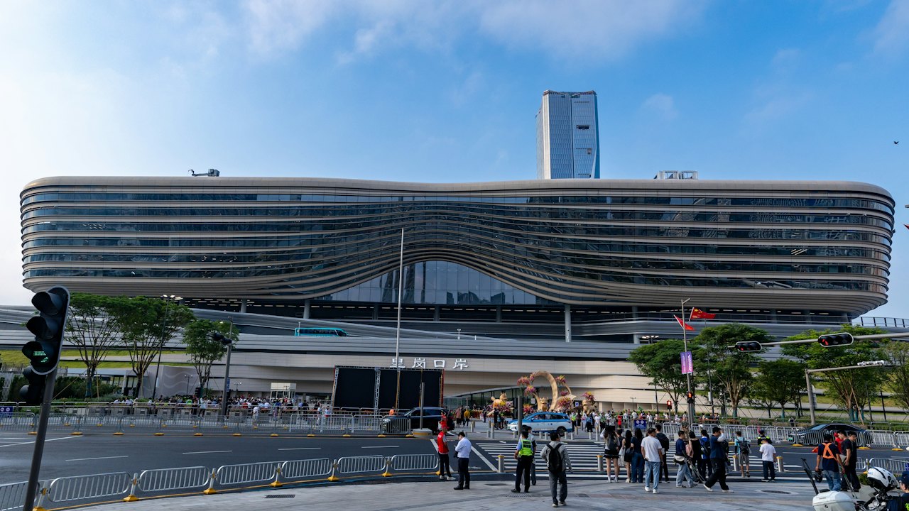 新皇崗口岸|合作查驗、一次放行通關模式今開新篇 兩地秩序良好