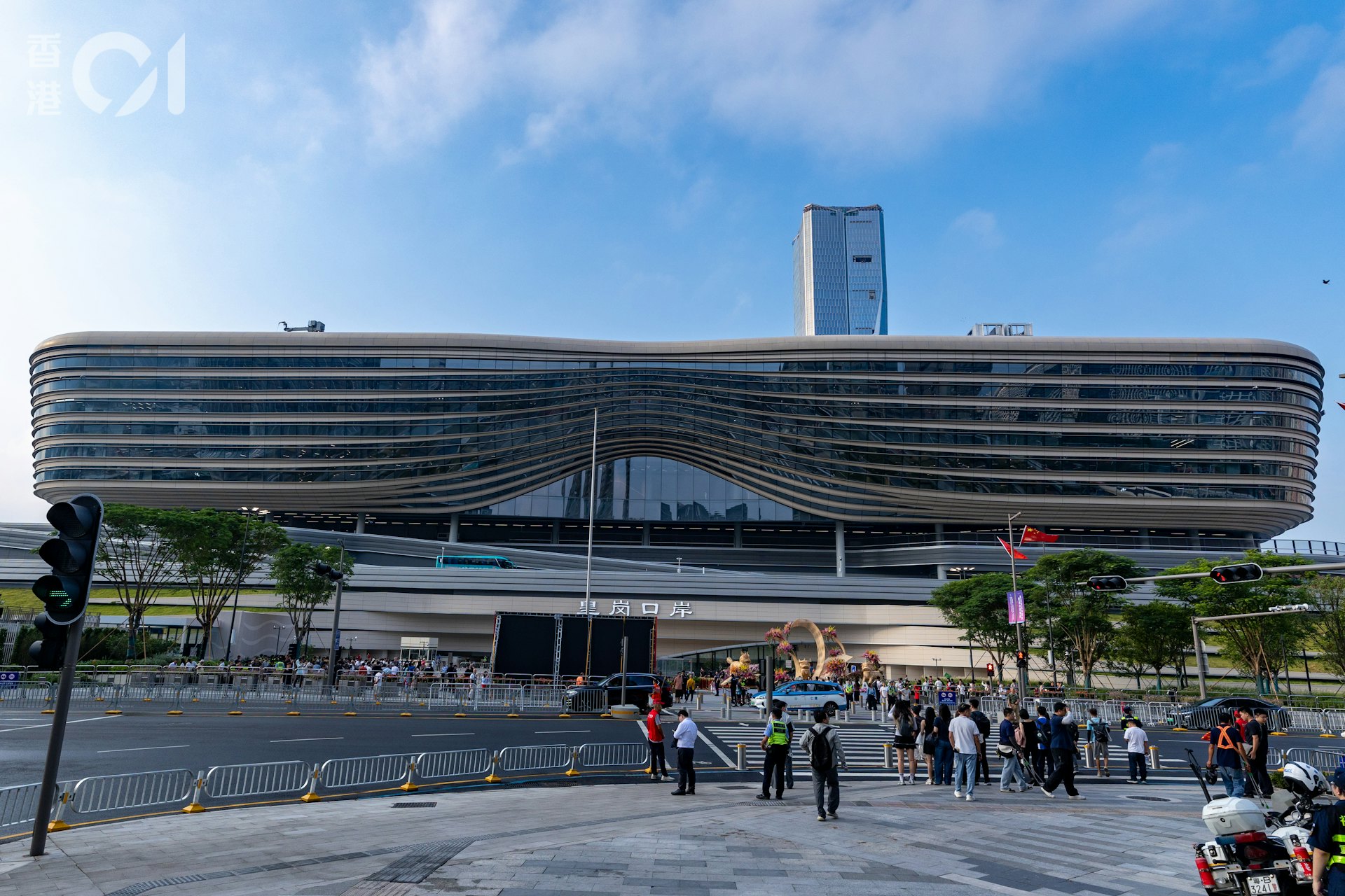 新皇岗口岸启用合作查验模式,通关效率大幅提升 新皇岗口岸启用合作查验模式,通关效率大幅提升