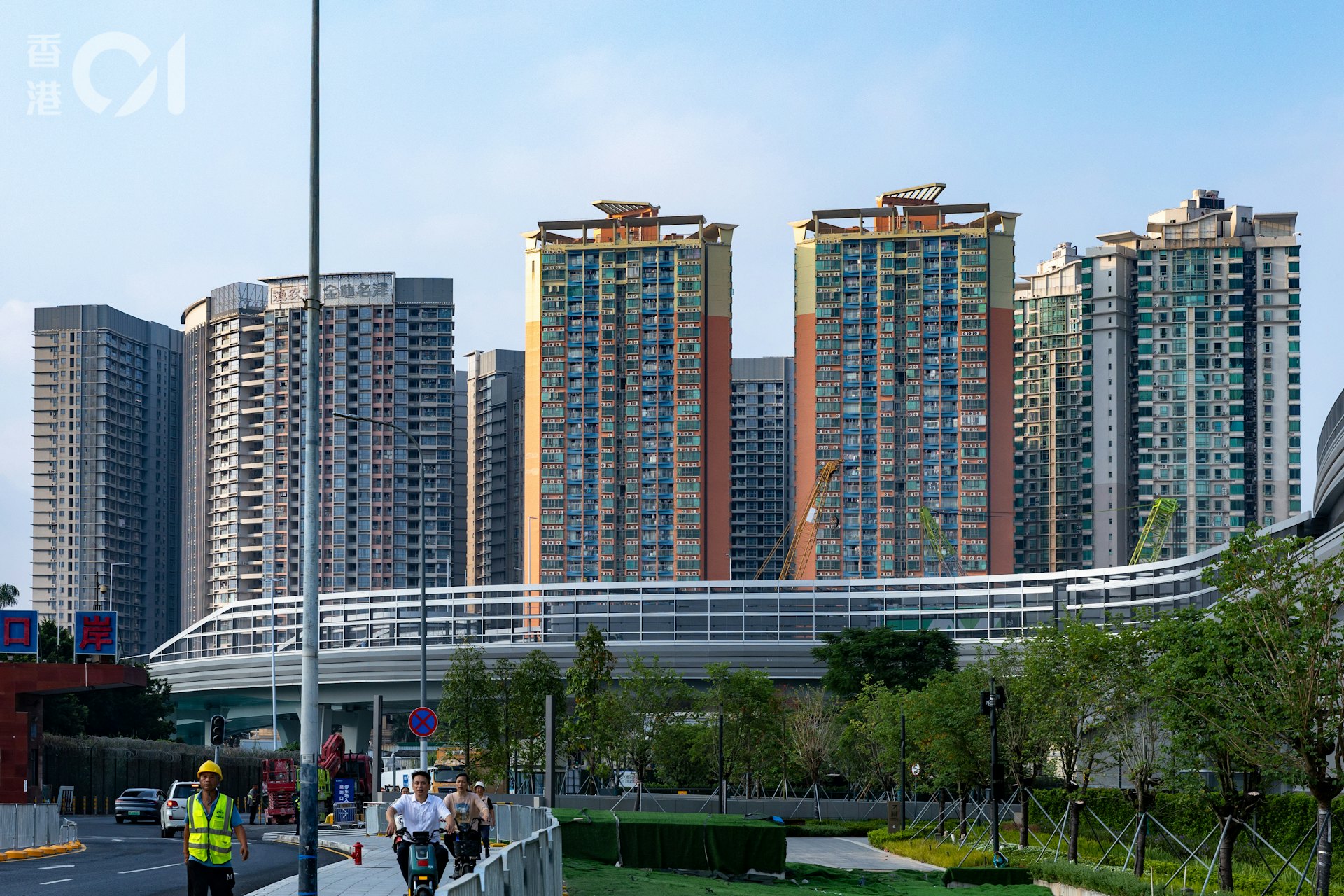 連接香港與深圳的新皇崗口岸2026年10月12日上午6時30分正式開通,在新皇崗口岸深圳周邊,今早亦秩序良好。
