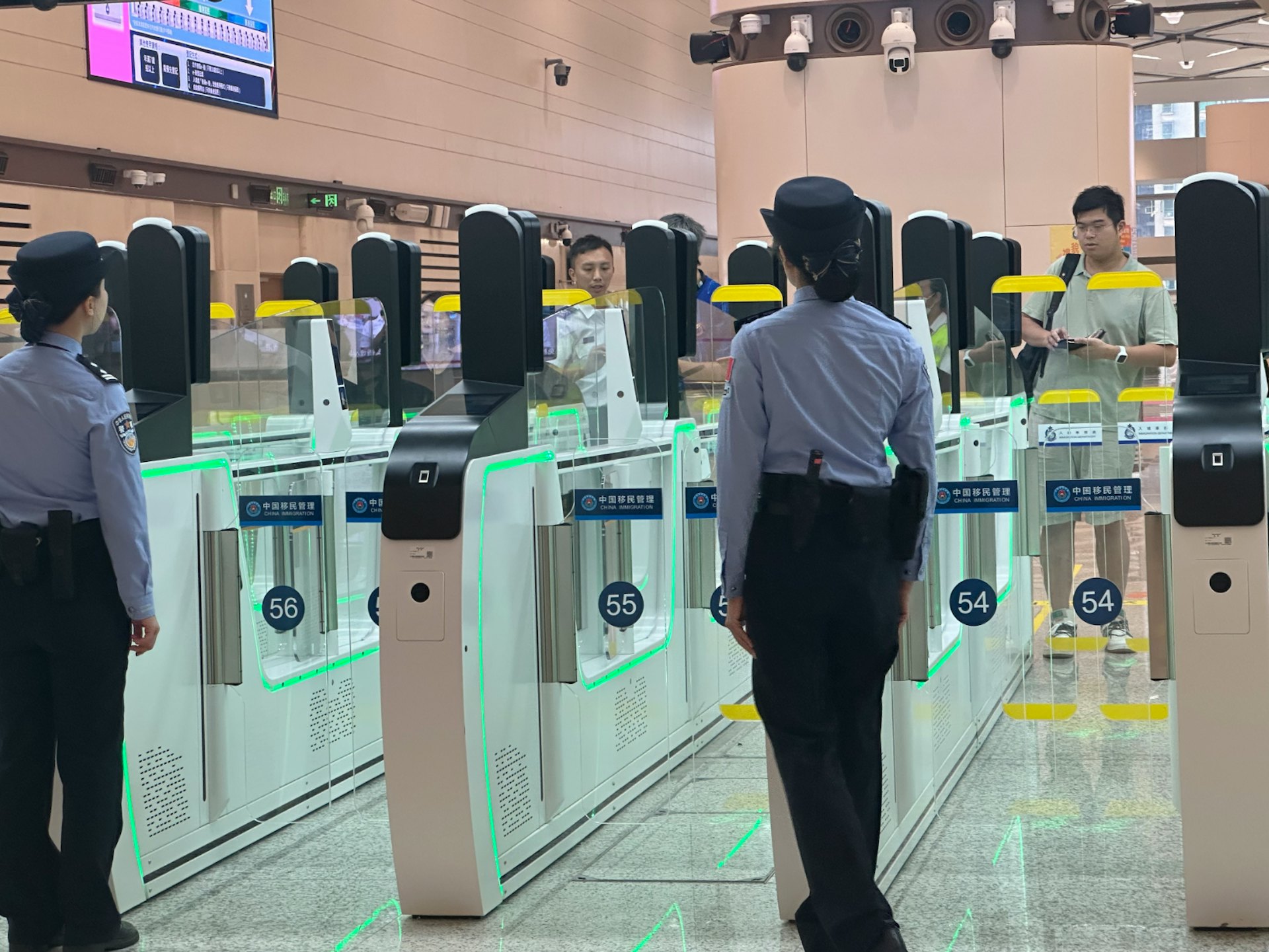 新皇崗口岸自助通關。