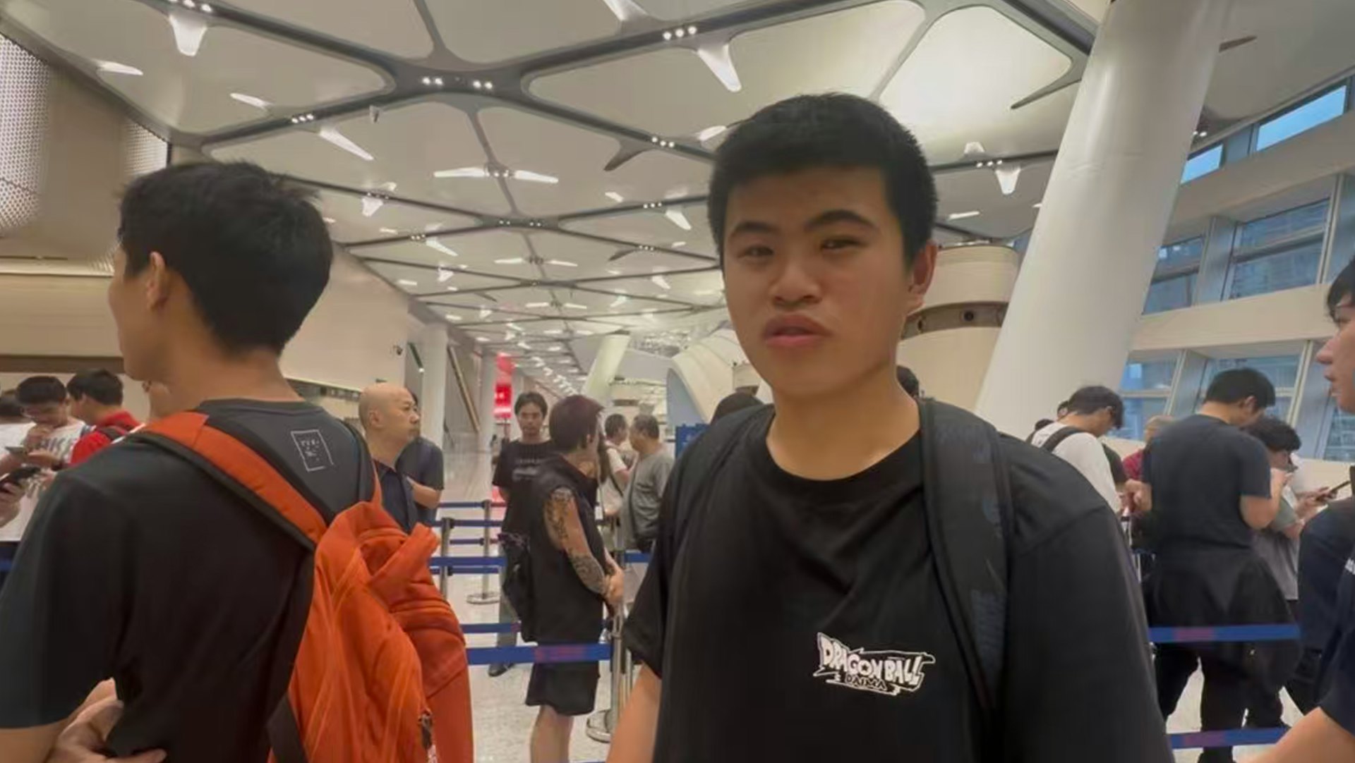 內地旅客灝先生也是首批經新皇崗口岸從深圳到香港的旅客。