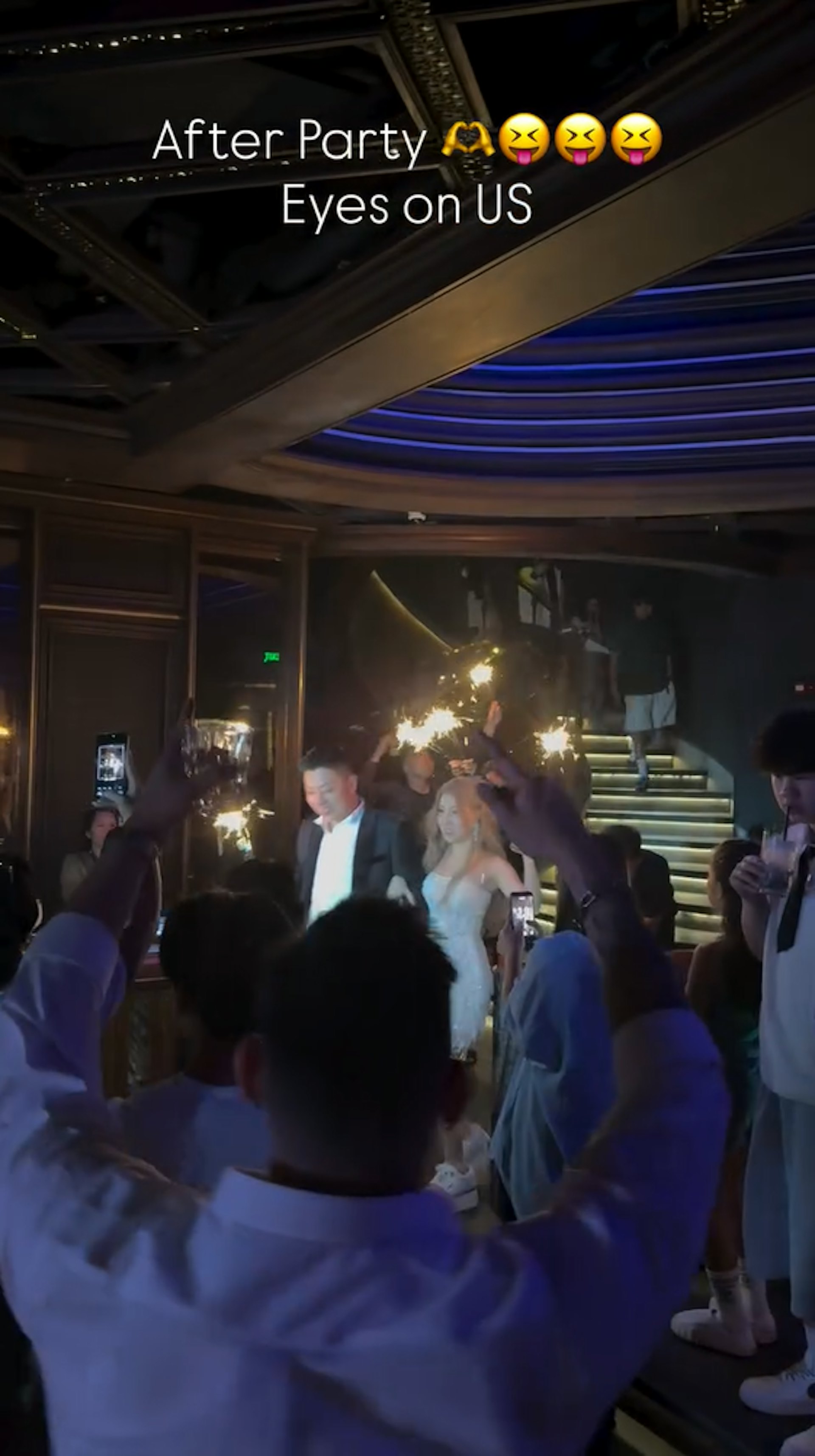 譚嘉儀換上短裙現身After Party。(IG@kayeepo)