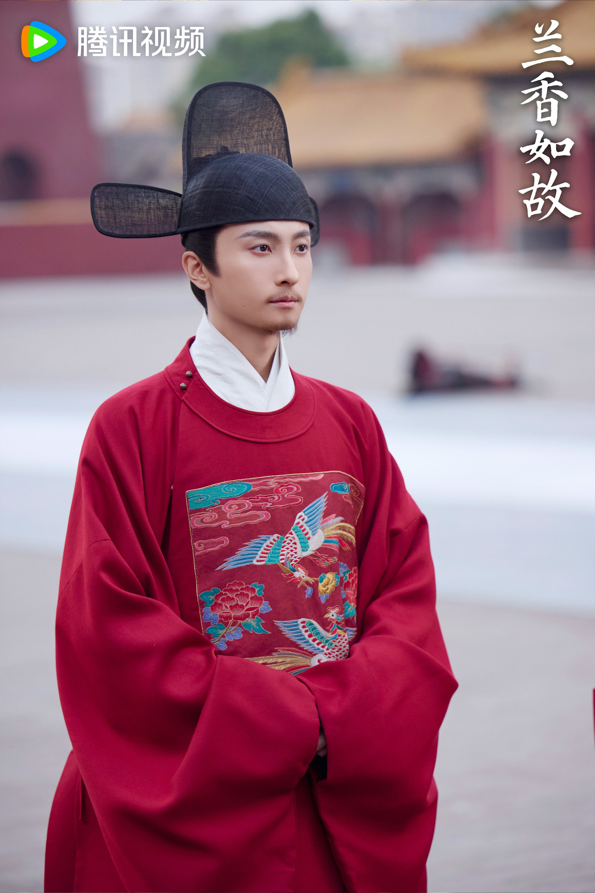 從人物軌跡上看,韓粱從最初竹籃傳信時的溫潤書生,一步步成長為朝堂上傲骨崢嶸的忠臣。(微博@電視劇蘭香如故)