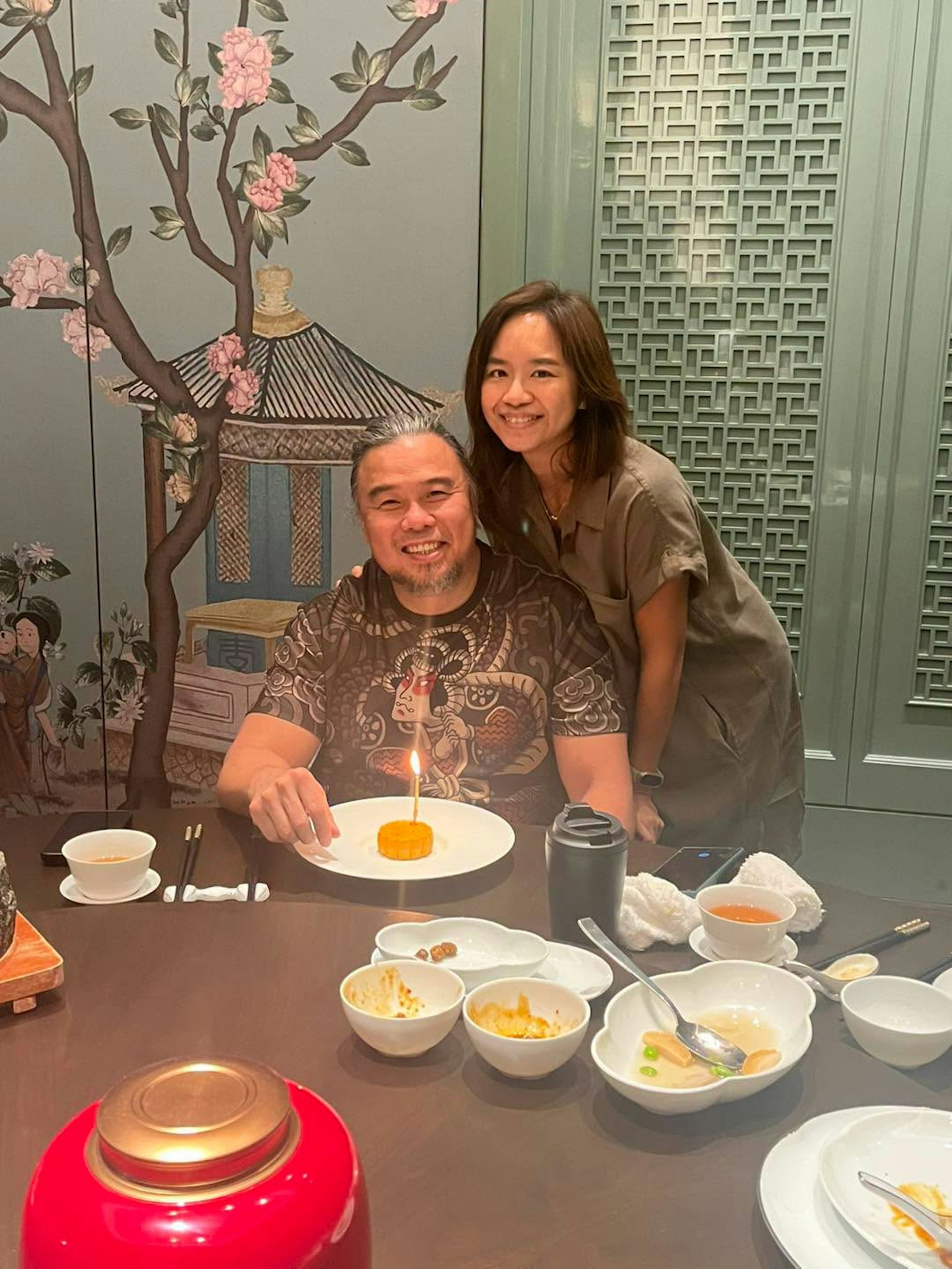 陳秋霞為女婿Shawn慶祝50歲生日。(Facebook)