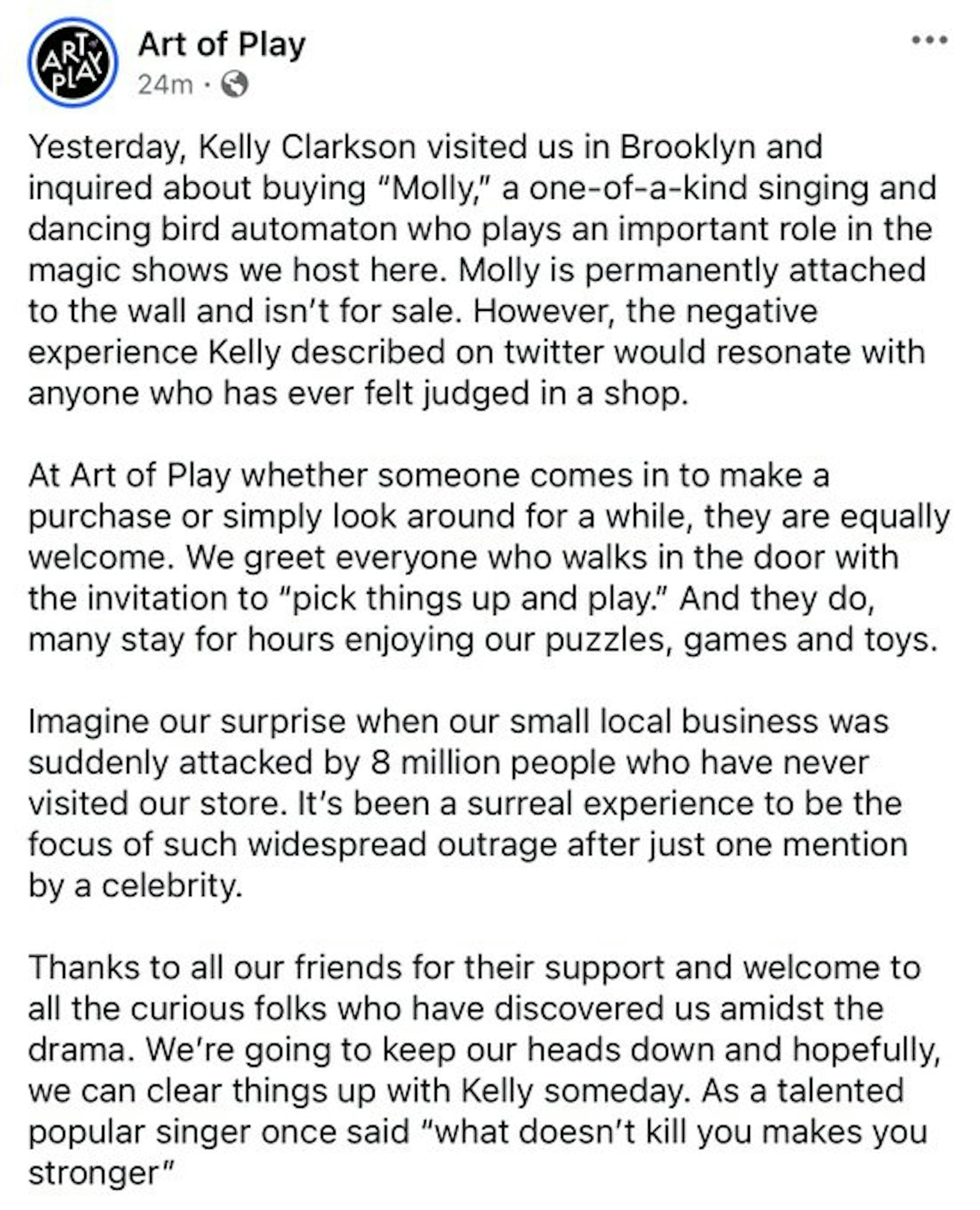 遭點名的店家Art of Play隨後發聲,表示她當時問的是名為「Molly」的機械鳥裝置,但這只是店裡展示品,並沒有要販售,認為天后可能是誤解了當下的互動,表示店家在被發文之後遭到許多網友留負評,讓他們相當錯愕。(Facebook/Art of Play)