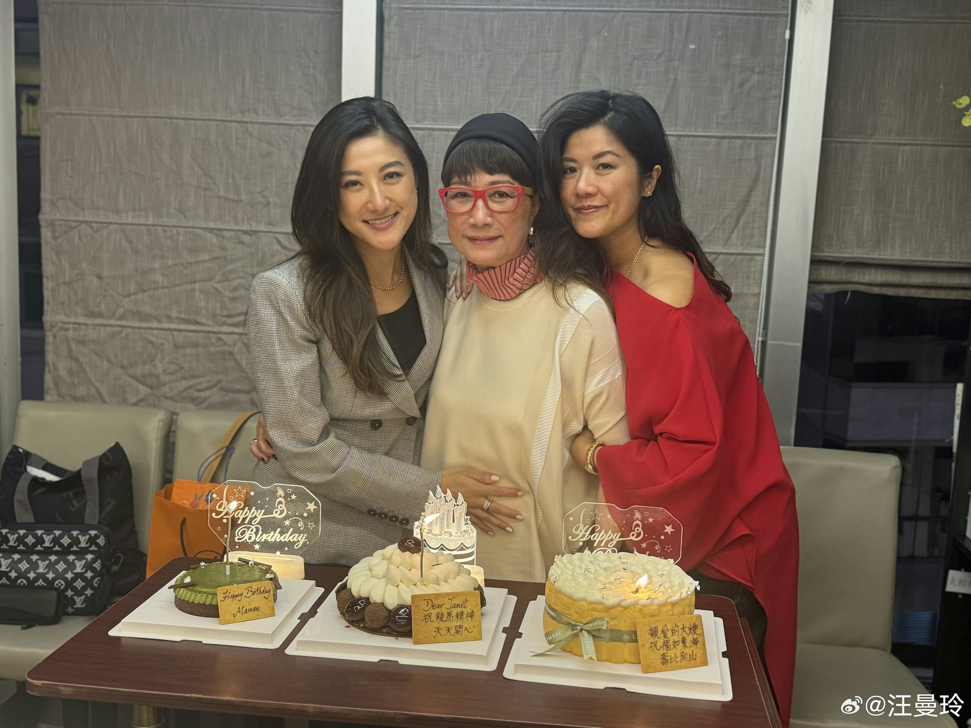 嚴納珍的每個生日兩個女兒都陪伴在嚴納珍的身邊。 (微博@汪曼玲)