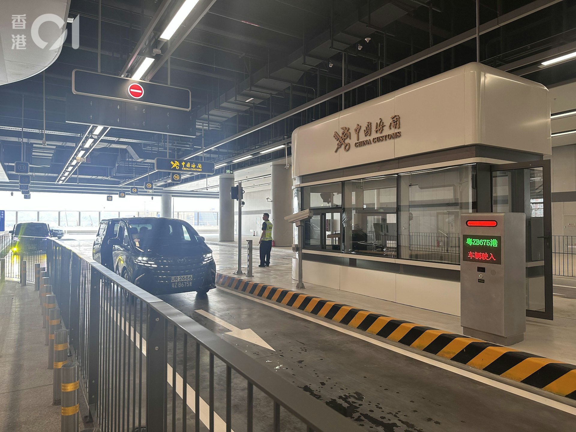 新皇岗口岸通关实录:中港车五合一查验流程全解析 新皇岗口岸通关实录:中港车五合一查验流程全解析