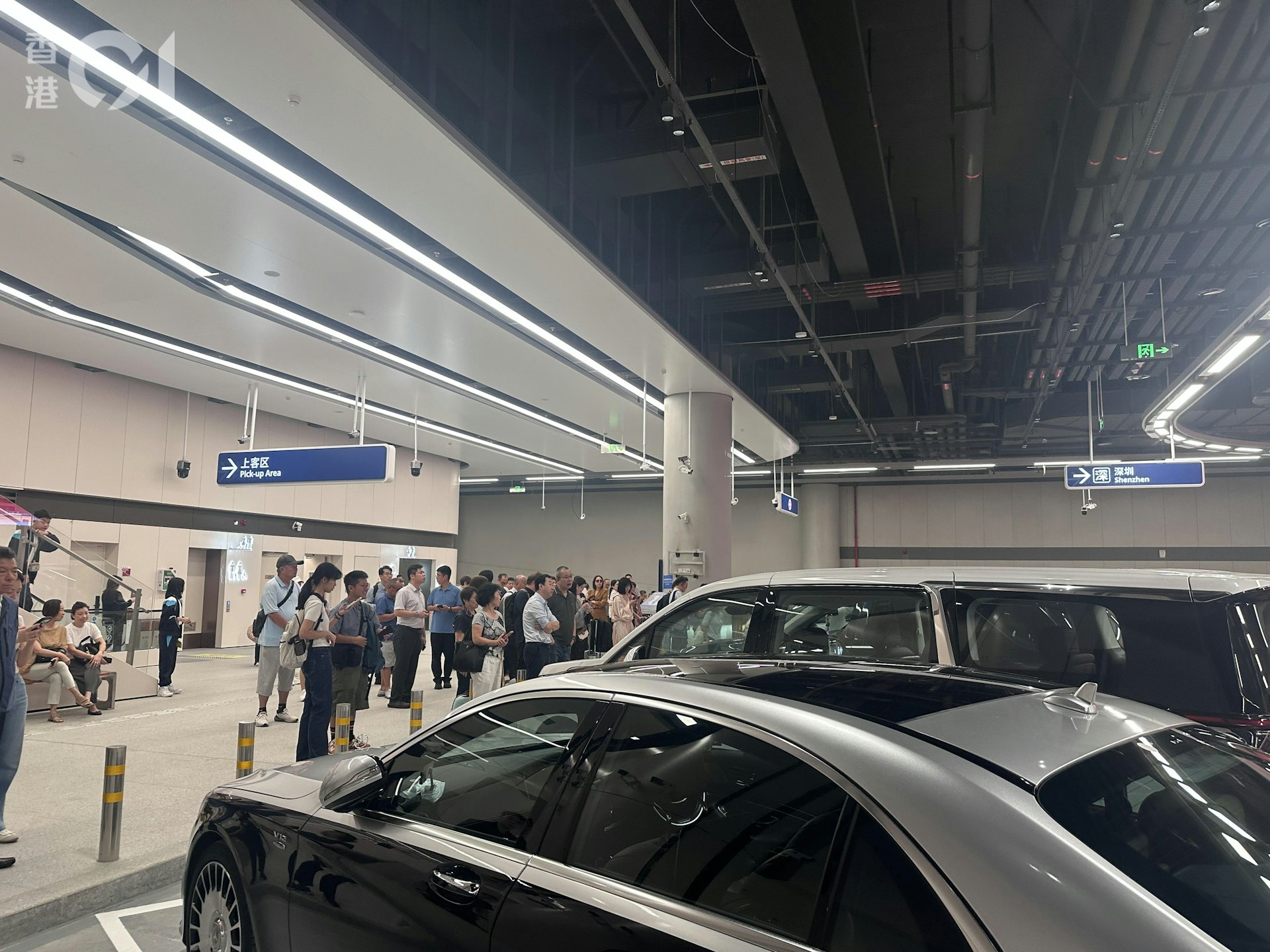 乘客過關後在上客區等候司機過關,有乘客指等候超過45分鐘。