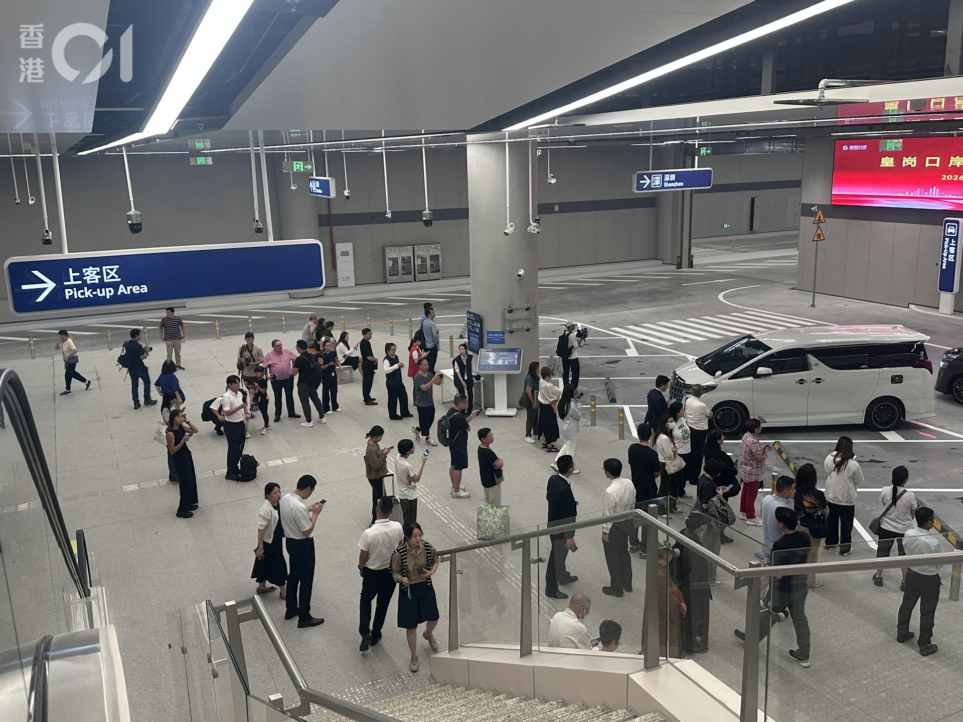 乘客過關後在上客區等候司機過關,有乘客指等候超過45分鐘。