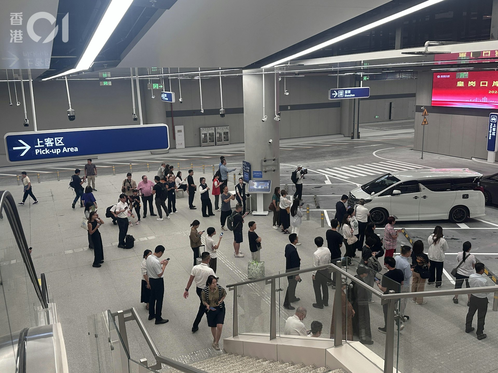 乘客過關後在上客區等候司機過關,有乘客指等候超過45分鐘。