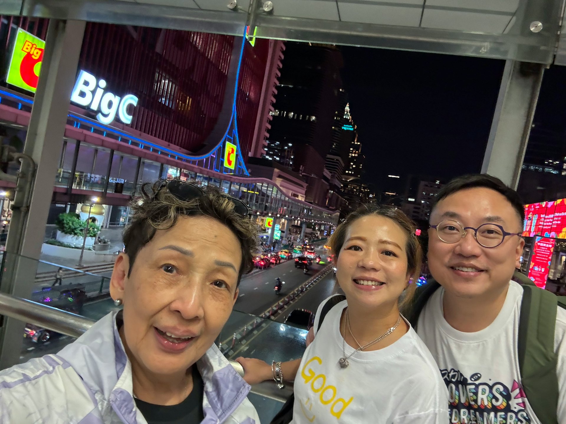 上星期波姐才分享自己與兒子及媳婦遊曼谷的旅行照,原來當時她已經發病,吃不下嚥、冇胃口、吃東西覺得好鹹及反胃,更出現全身劇痛。(Threads@borjer_alice)