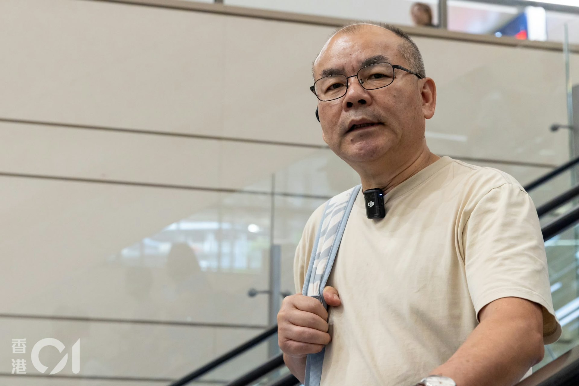 楊先生從關口走到地鐵站入口用了17分鐘。