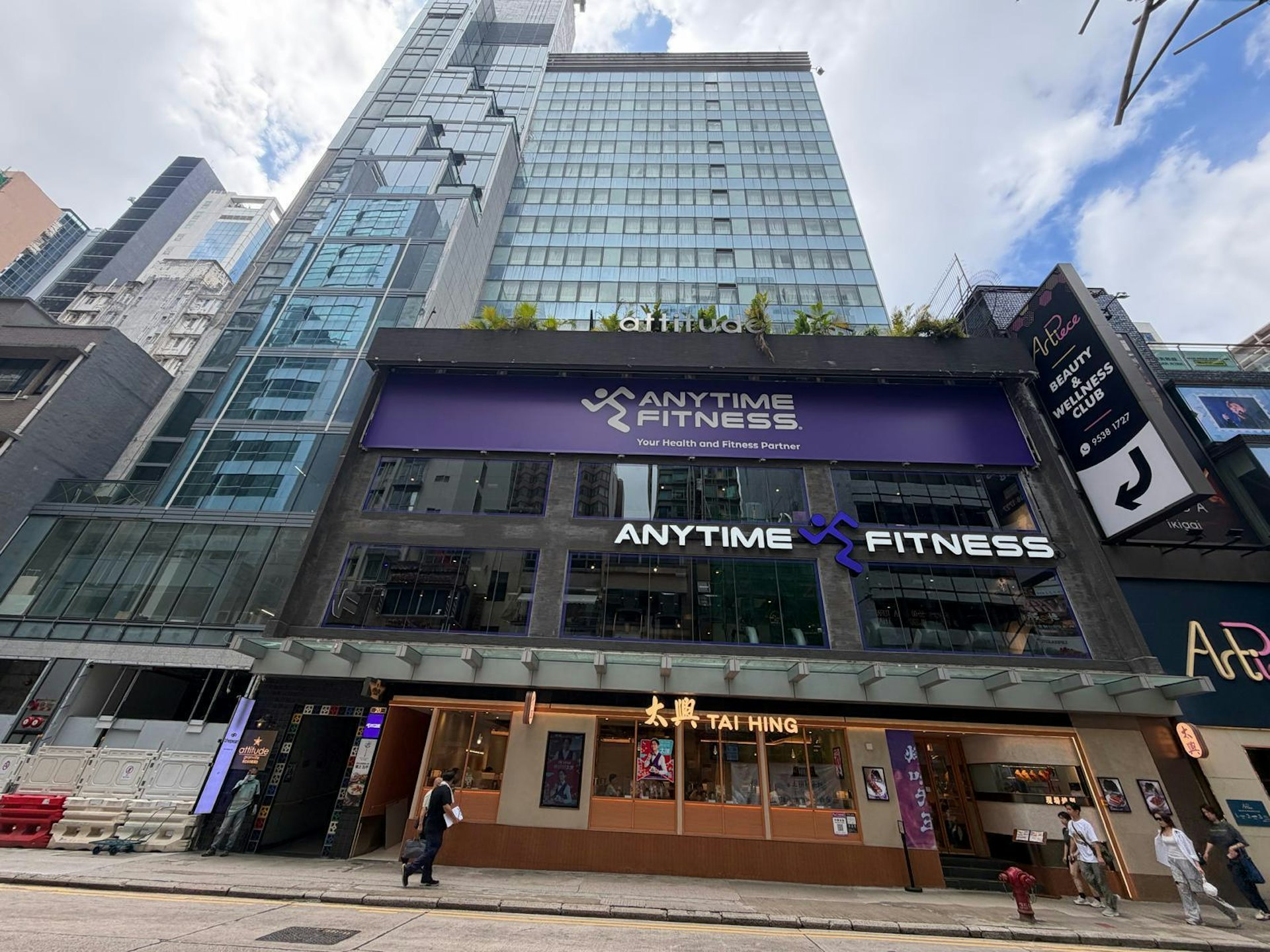 尖沙咀加連威老道20號瑞生精品酒店 (Attitude on Granville)全幢,物業市值約8.8億元。
