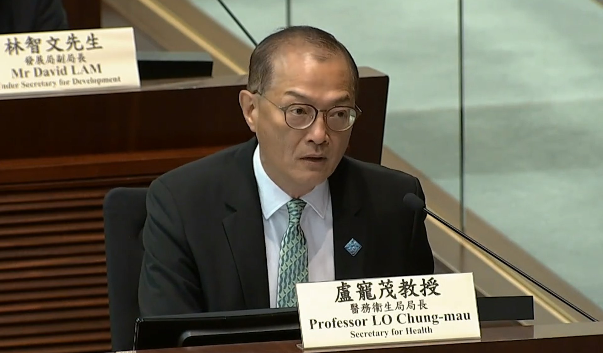 2026年10月12日,醫務衞生局局長盧寵茂出席立法會福利事務委員會。(立法會直播)