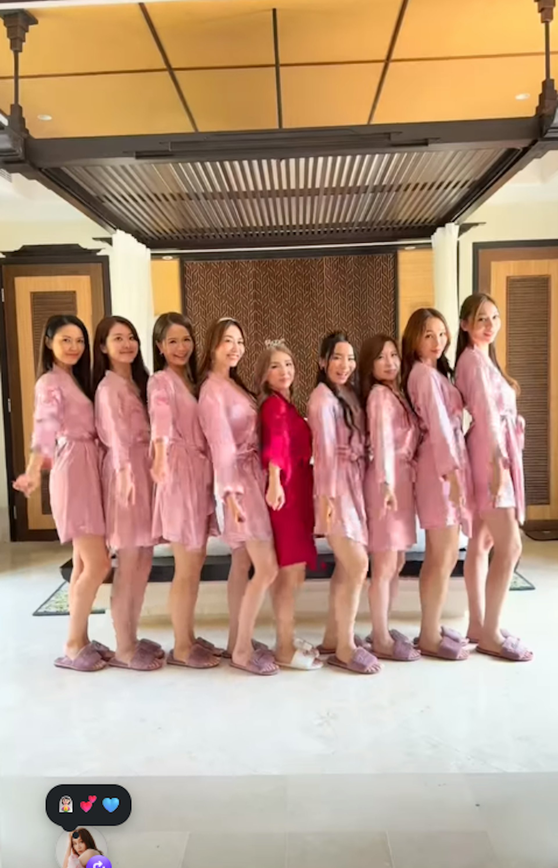 譚嘉儀峇里結婚,8位女藝人做姊妹團。(IG@dadadawongx)