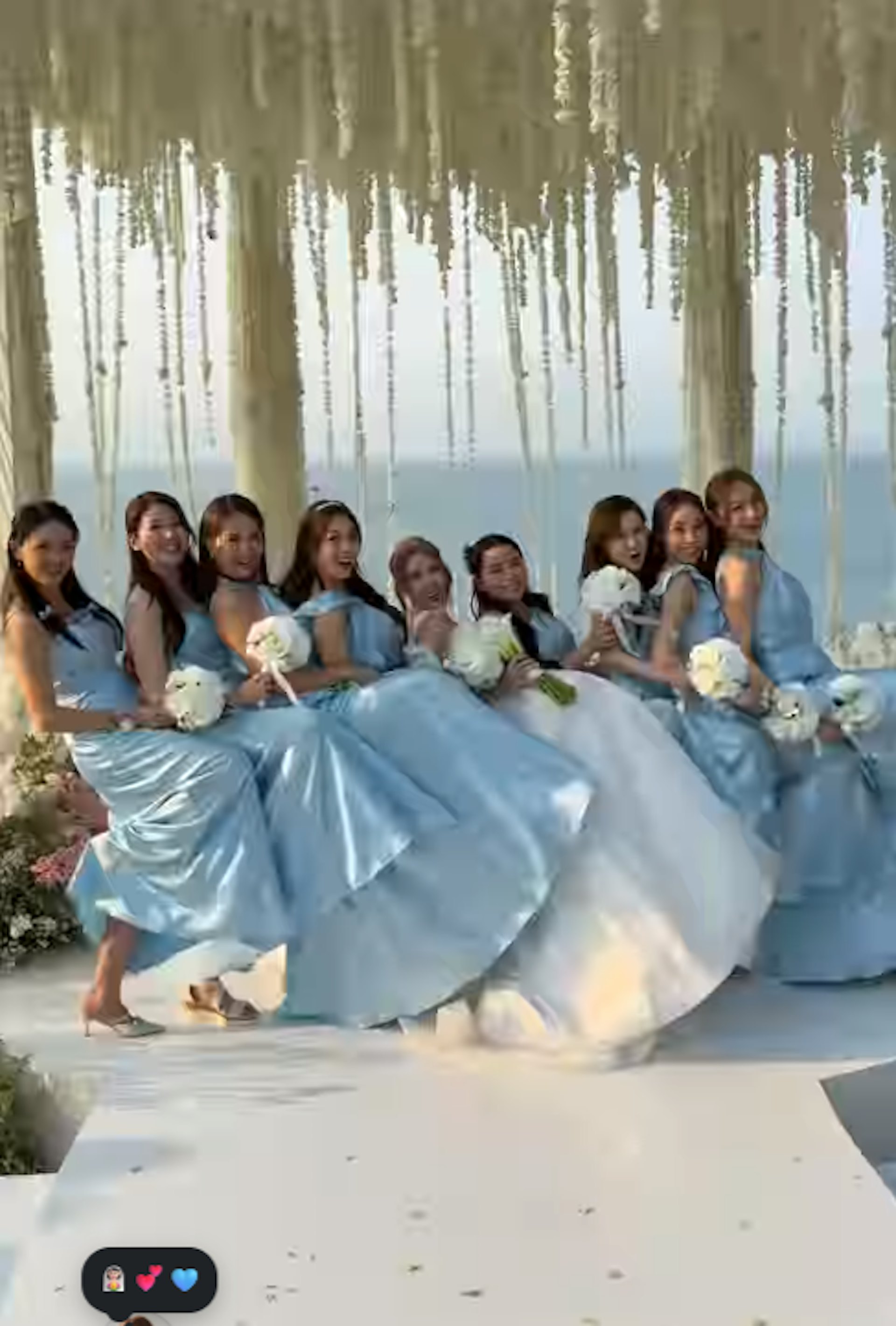 譚嘉儀峇里結婚,8位女藝人做姊妹團。(IG@dadadawongx)