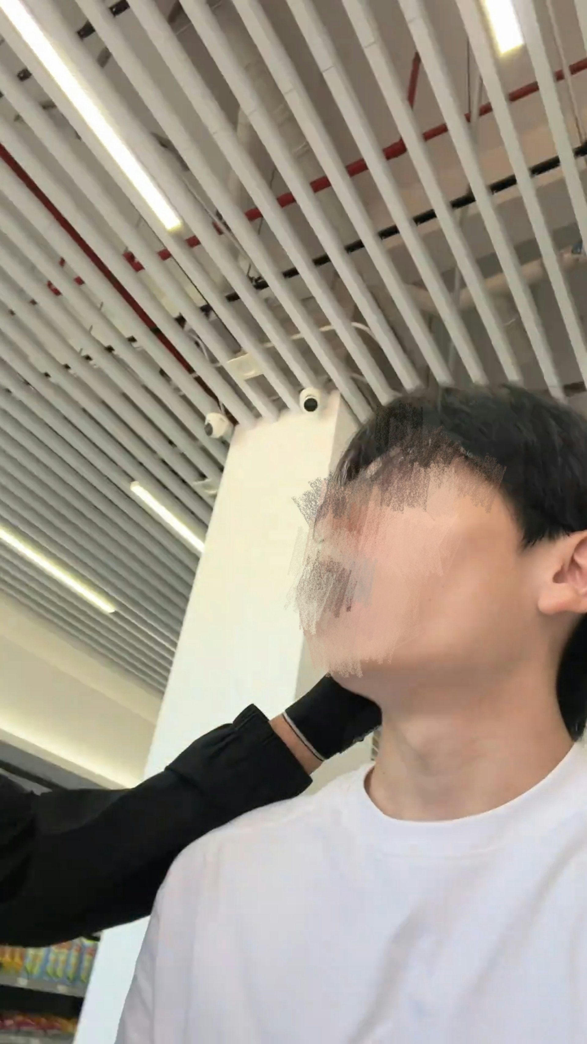 摸頭殺盡顯長輩寵溺。