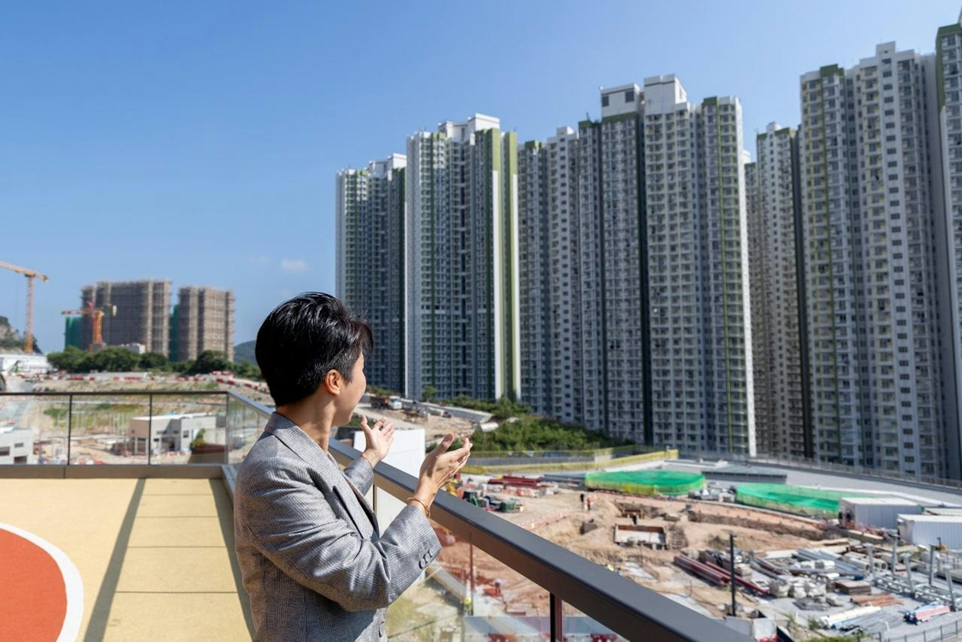 領達廣場周邊不少建築物仍處於興建階段,區內發展成熟需時。﹙方承恩攝﹚