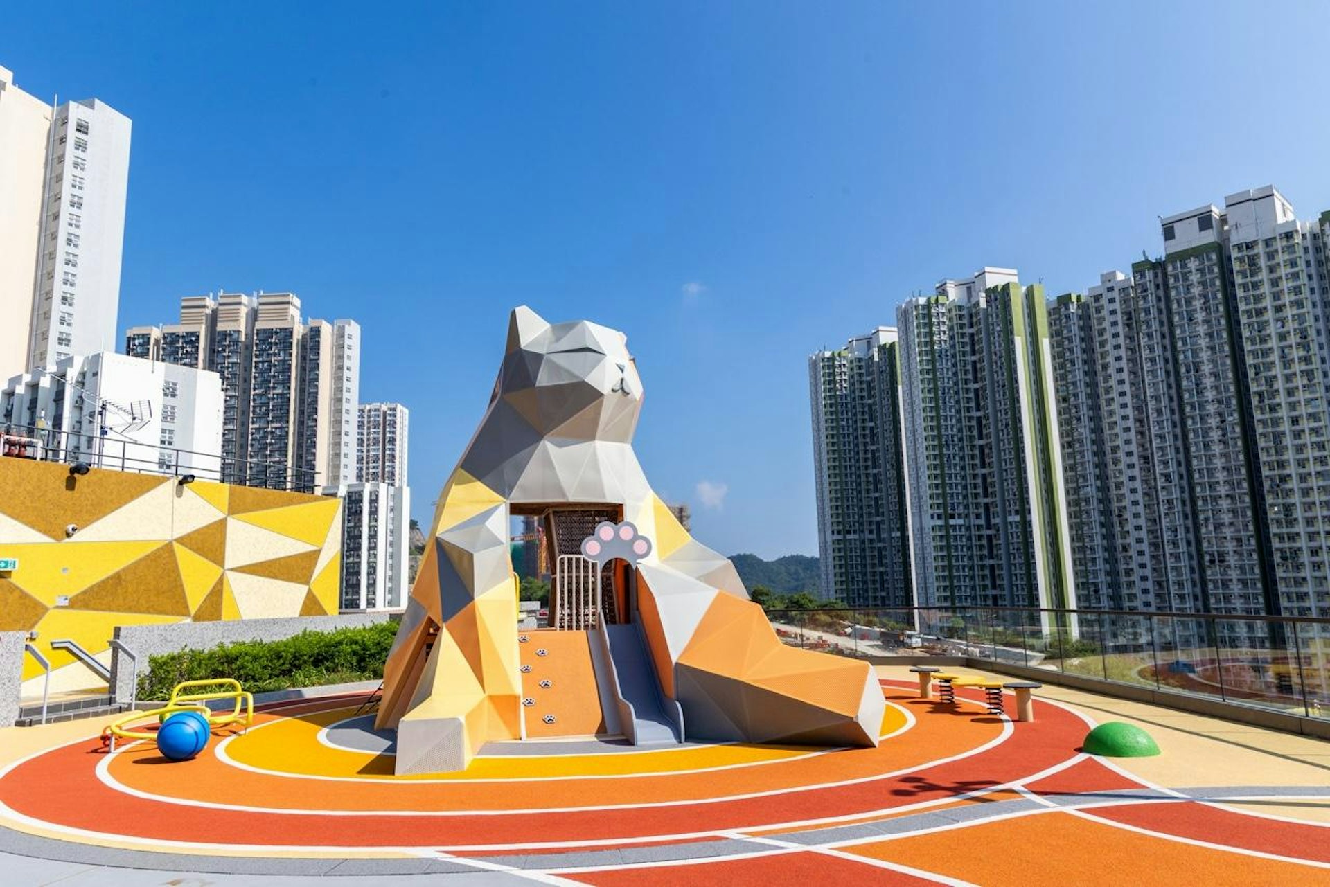 領達廣場的天台設有約2.5萬平方呎的戶外主題公園「Pawsitive Park 」。﹙方承恩攝﹚