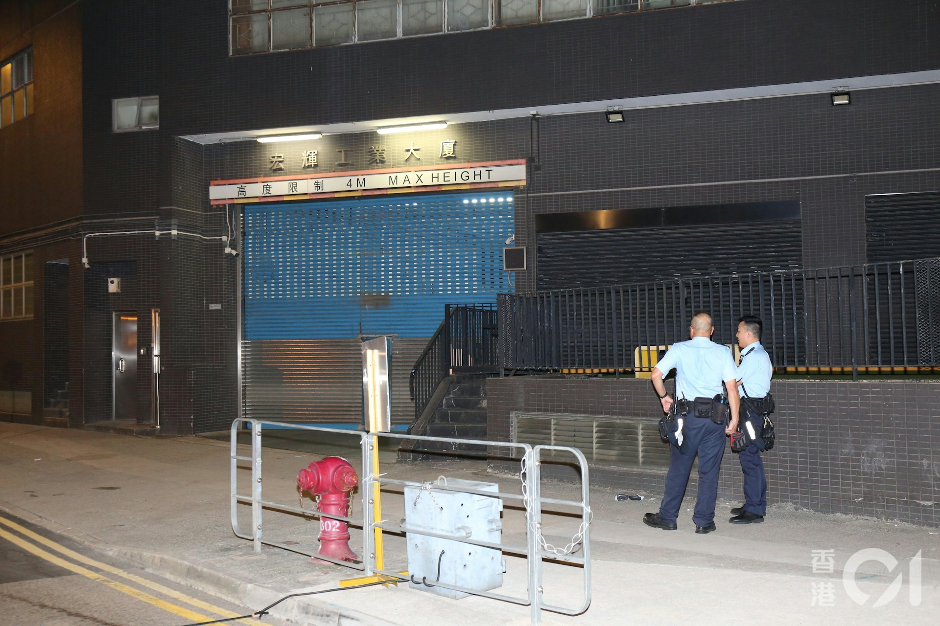 新蒲崗工廈工作室內男子被妻子持剪刀刺傷,警方以涉嫌傷人拘捕44歲婦 新蒲崗工廈工作室內男子被妻子持剪刀刺傷,警方以涉嫌傷人拘捕44歲婦