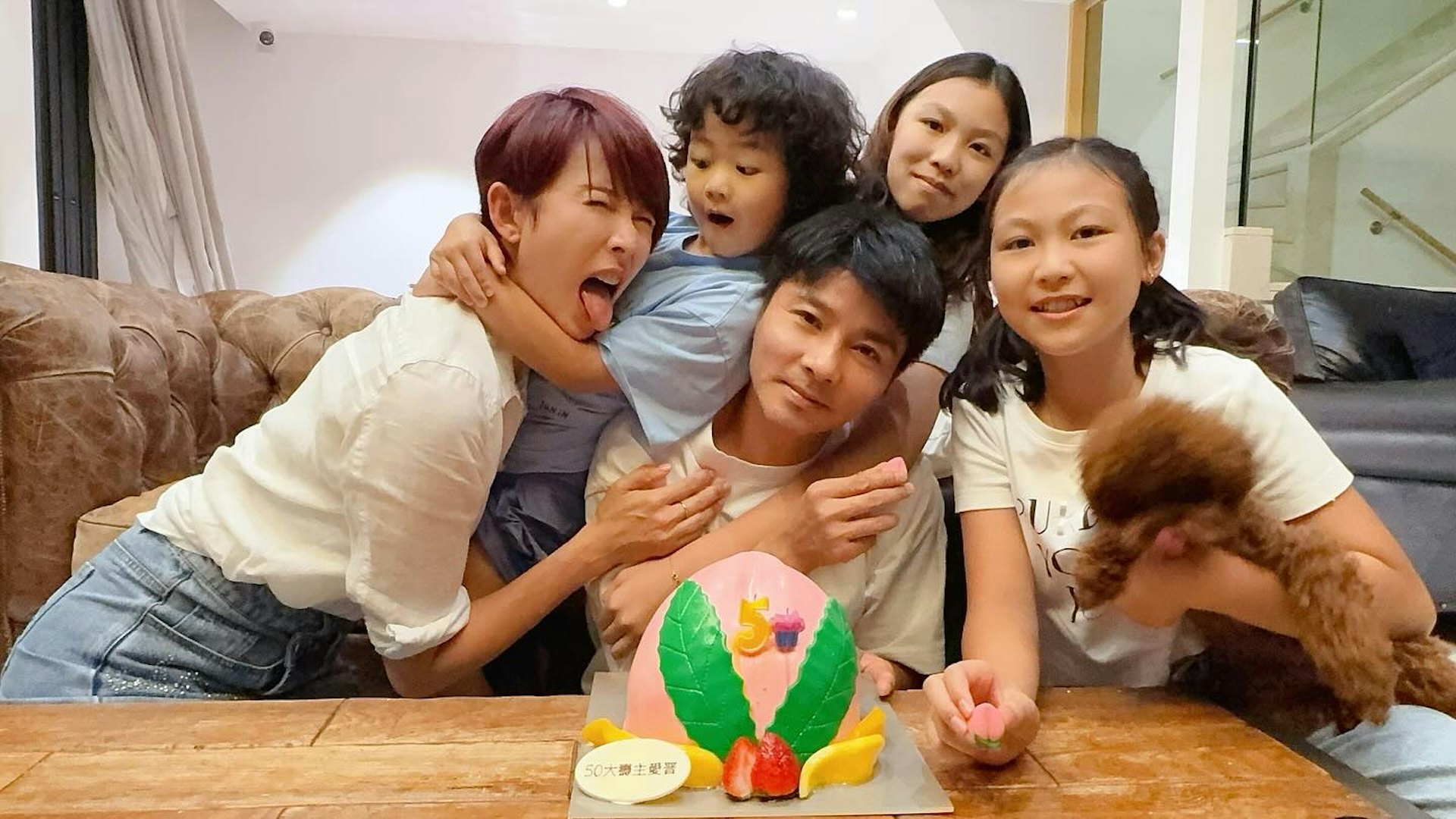 蔡少芬(Ada)與張晉結婚多年,一直恩愛如初。(IG@adachoi9800)