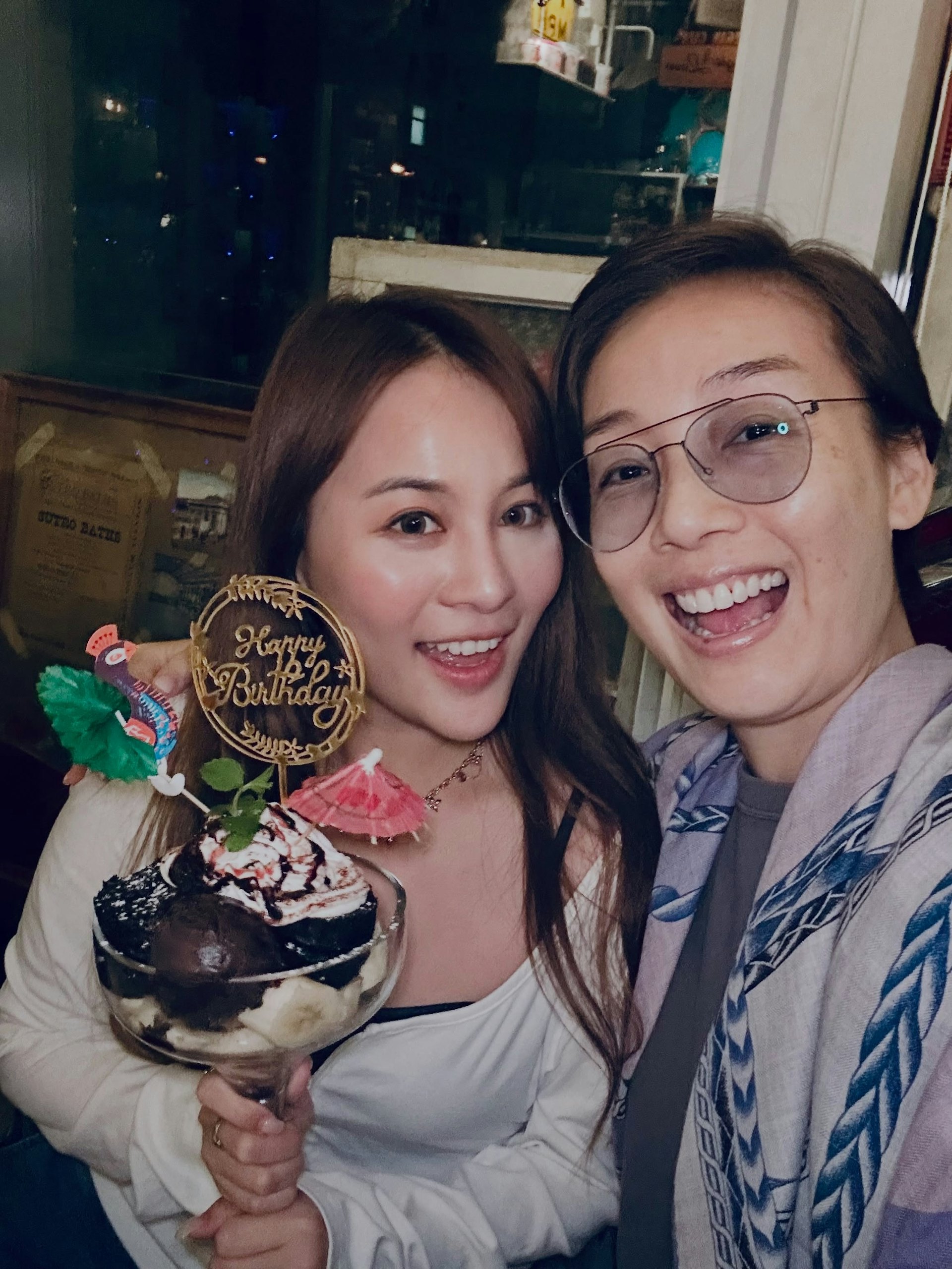 江美儀亦分享了為郭柏妍以及藝人霍嘉恩慶祝生日的歡聚照片。(Threads截圖)