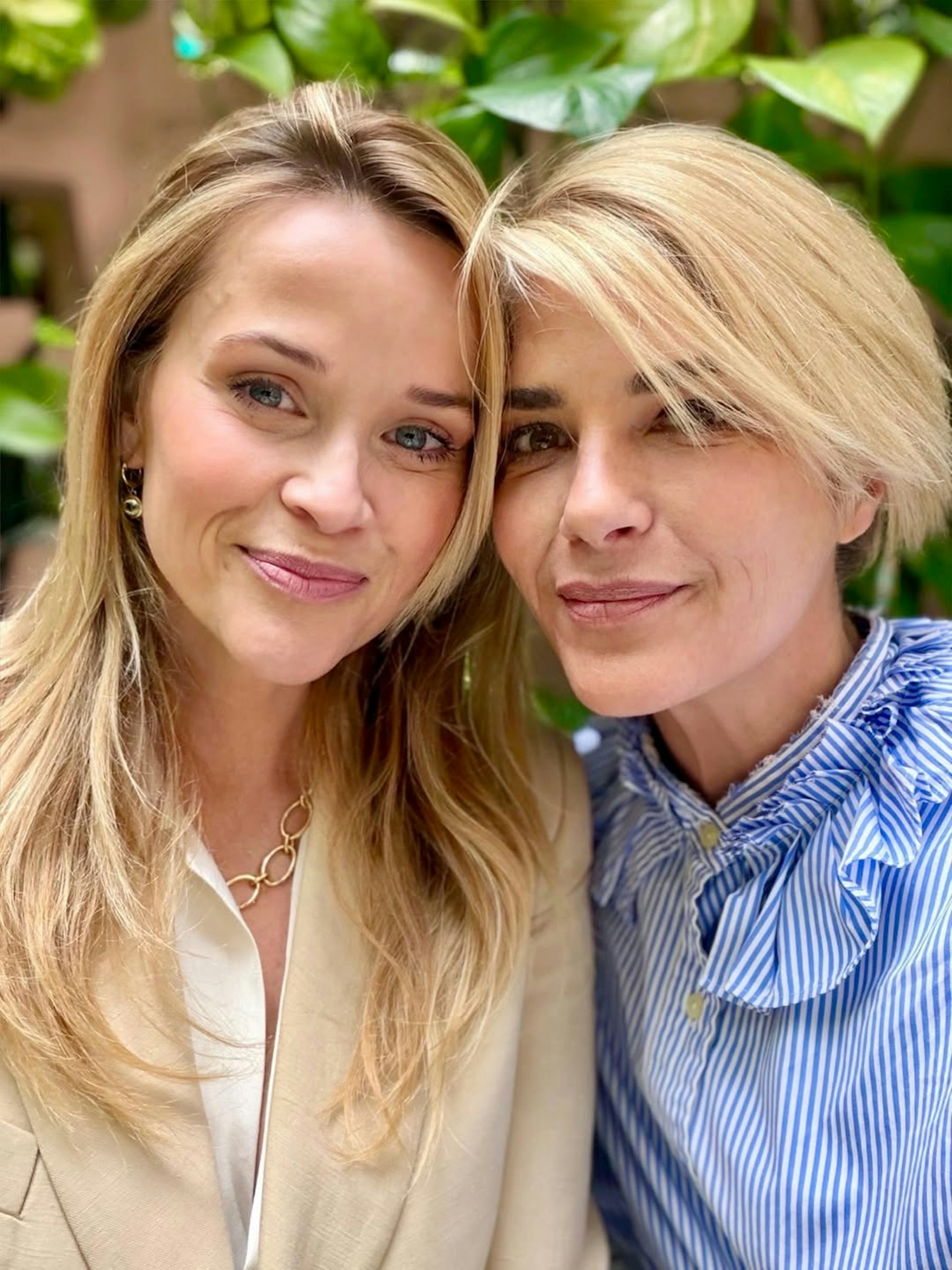 Selma Blair和《律政可人兒》女主Reese Witherspoon合影。(IG@selmablair)