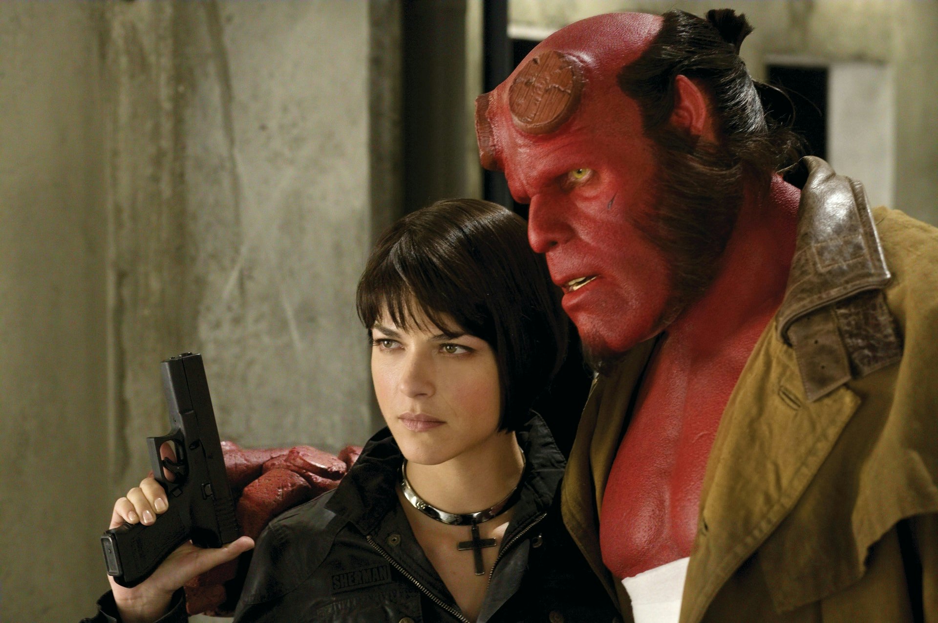 Selma Blair(左)出演知名電影《天魔特攻》。(《天魔特攻》劇照)