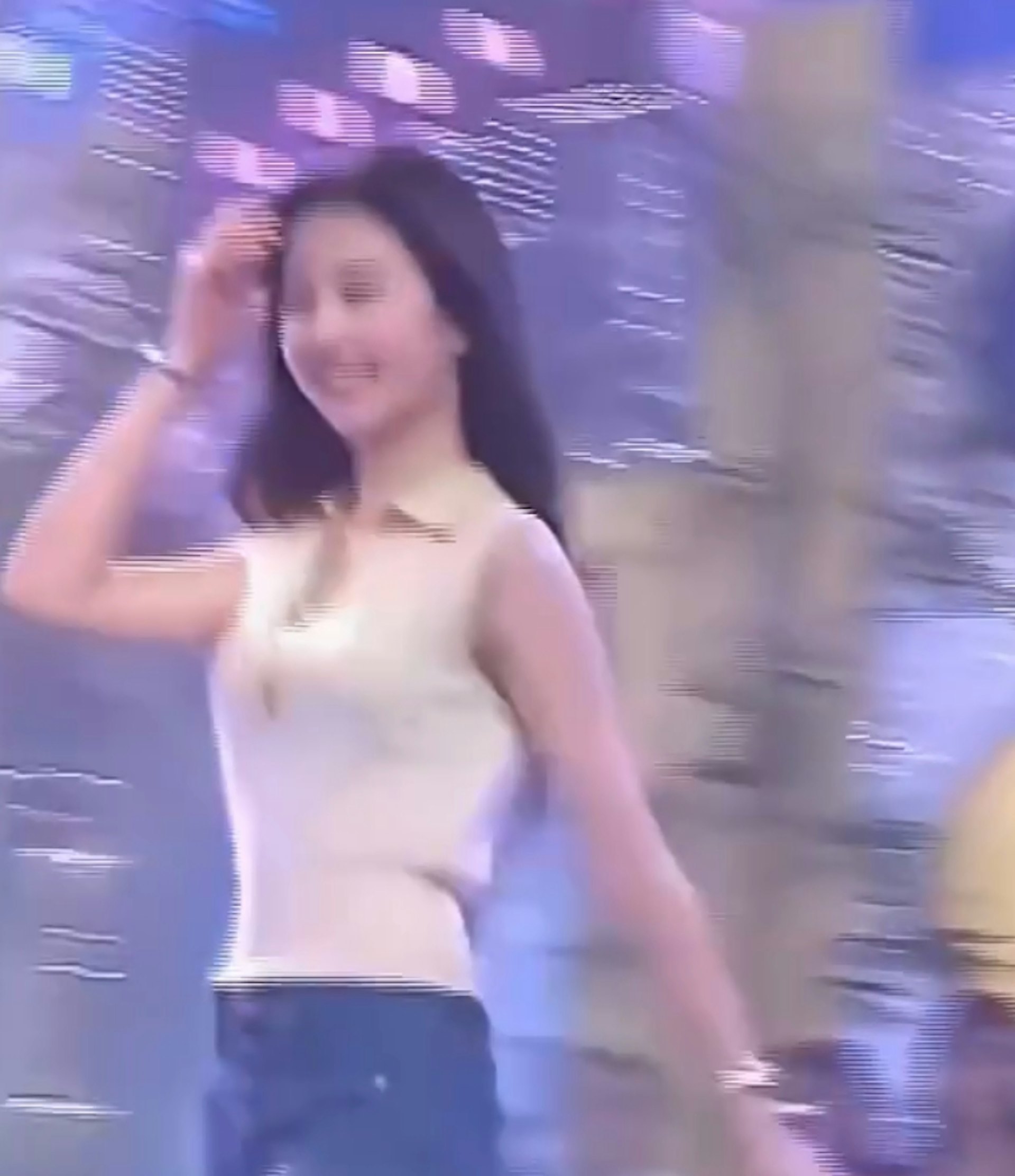 劉亦菲15歲接受訪問影像曝光。(IG@fenglixi_)