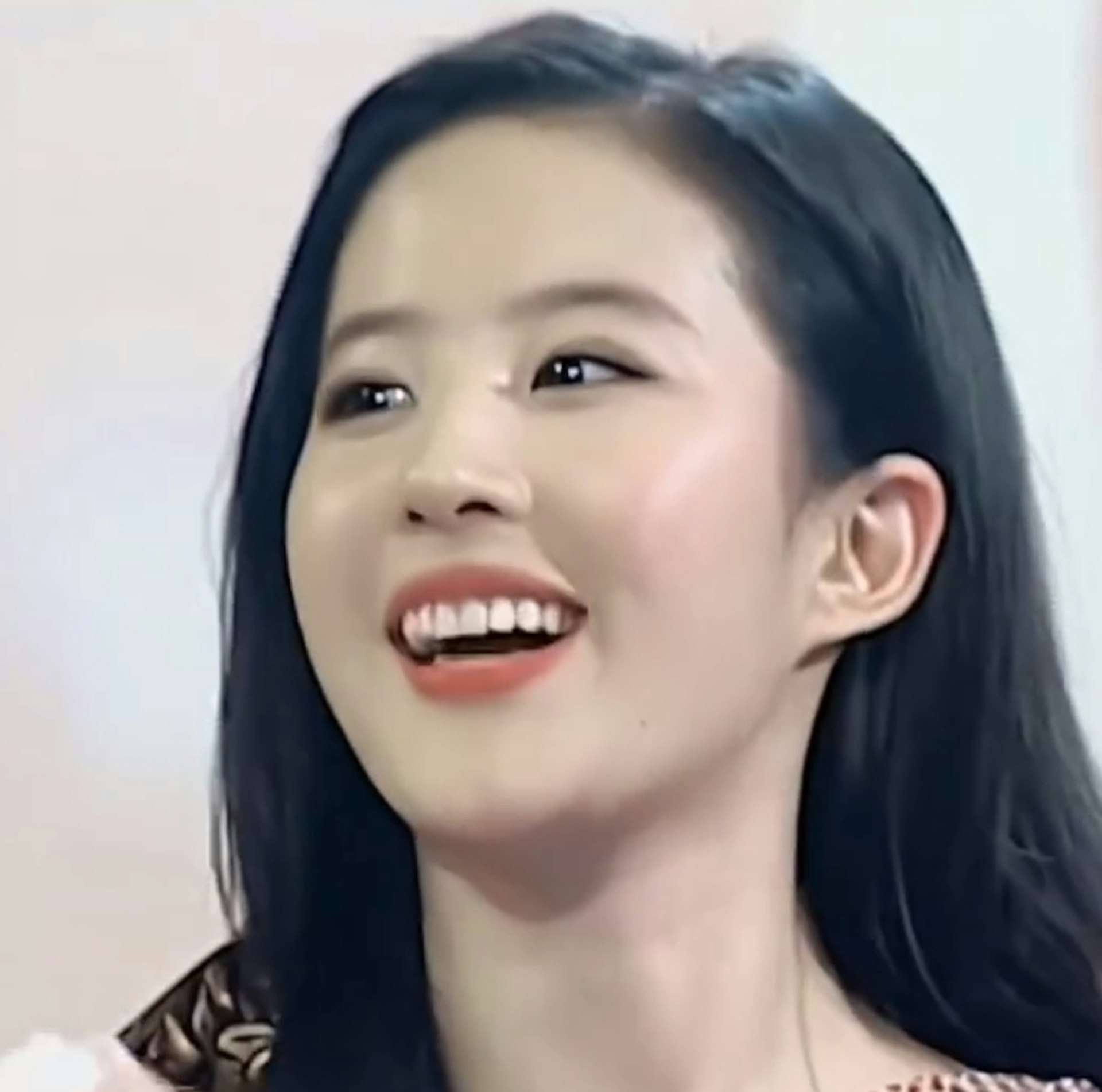劉亦菲年輕時靚照。(IG@liuyifei_crystalliu)
