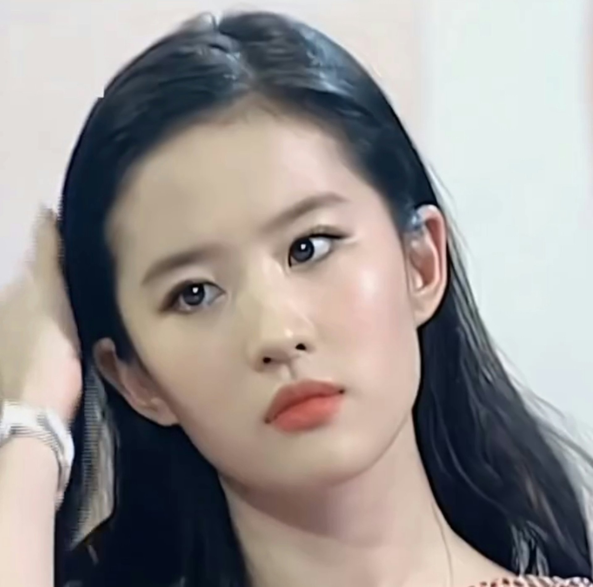 劉亦菲年輕時靚照。(IG@liuyifei_crystalliu)