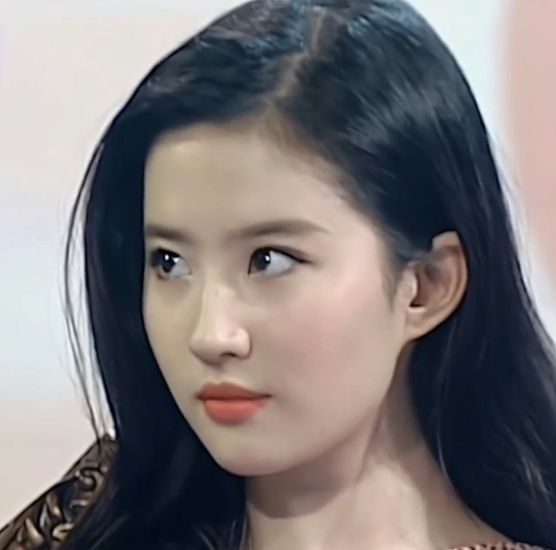劉亦菲年輕時靚照。(IG@liuyifei_crystalliu)