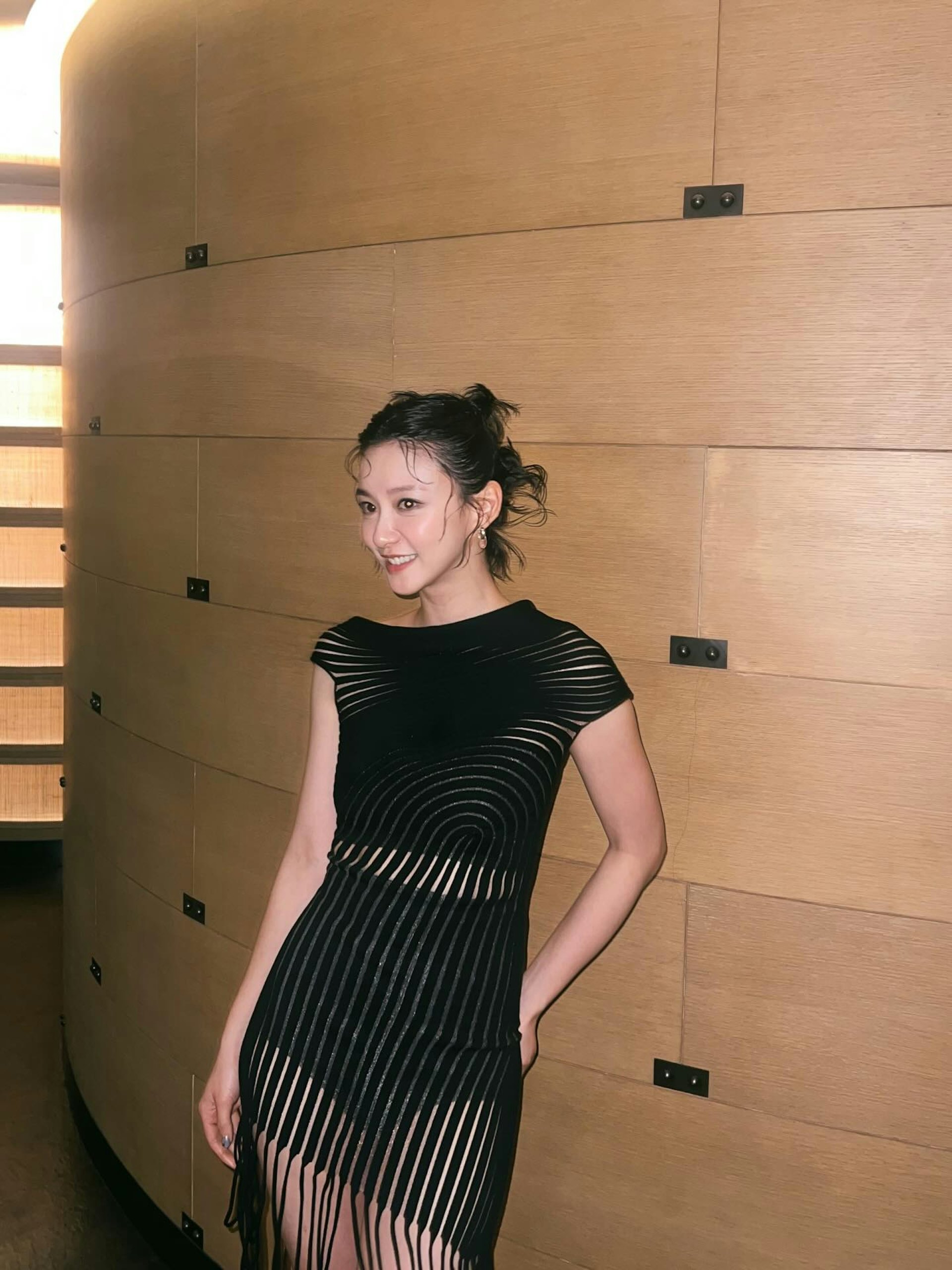 袁澧林指受訪被文化雜誌記者調侃「像坐緊枱」。(IG/@angela.yuen)