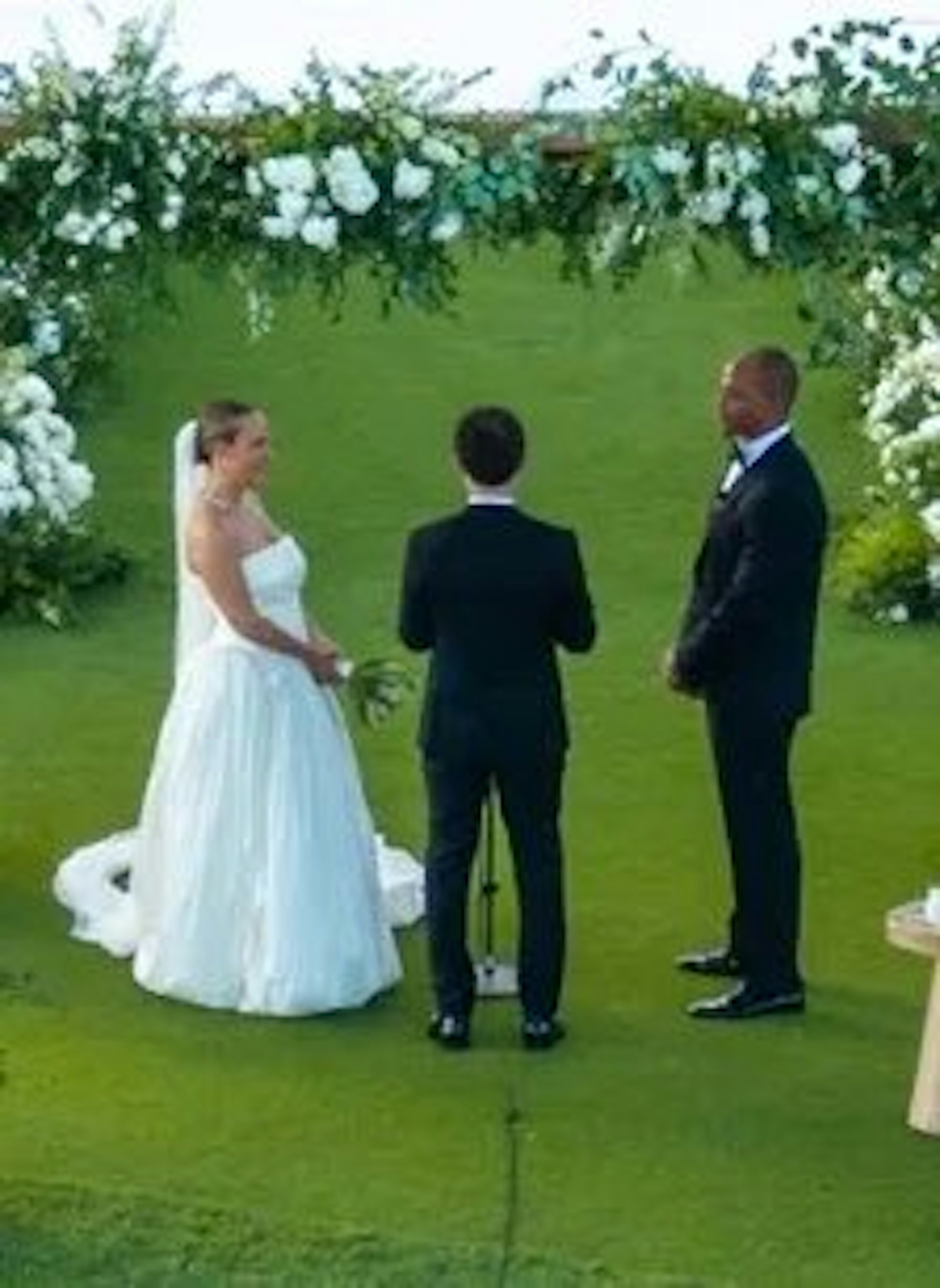 杜比麥奎爾今年9月才跟前妻辦完離婚手續,現作為前妻證婚人出席前妻婚禮。(Backgrid)(Backgrid)