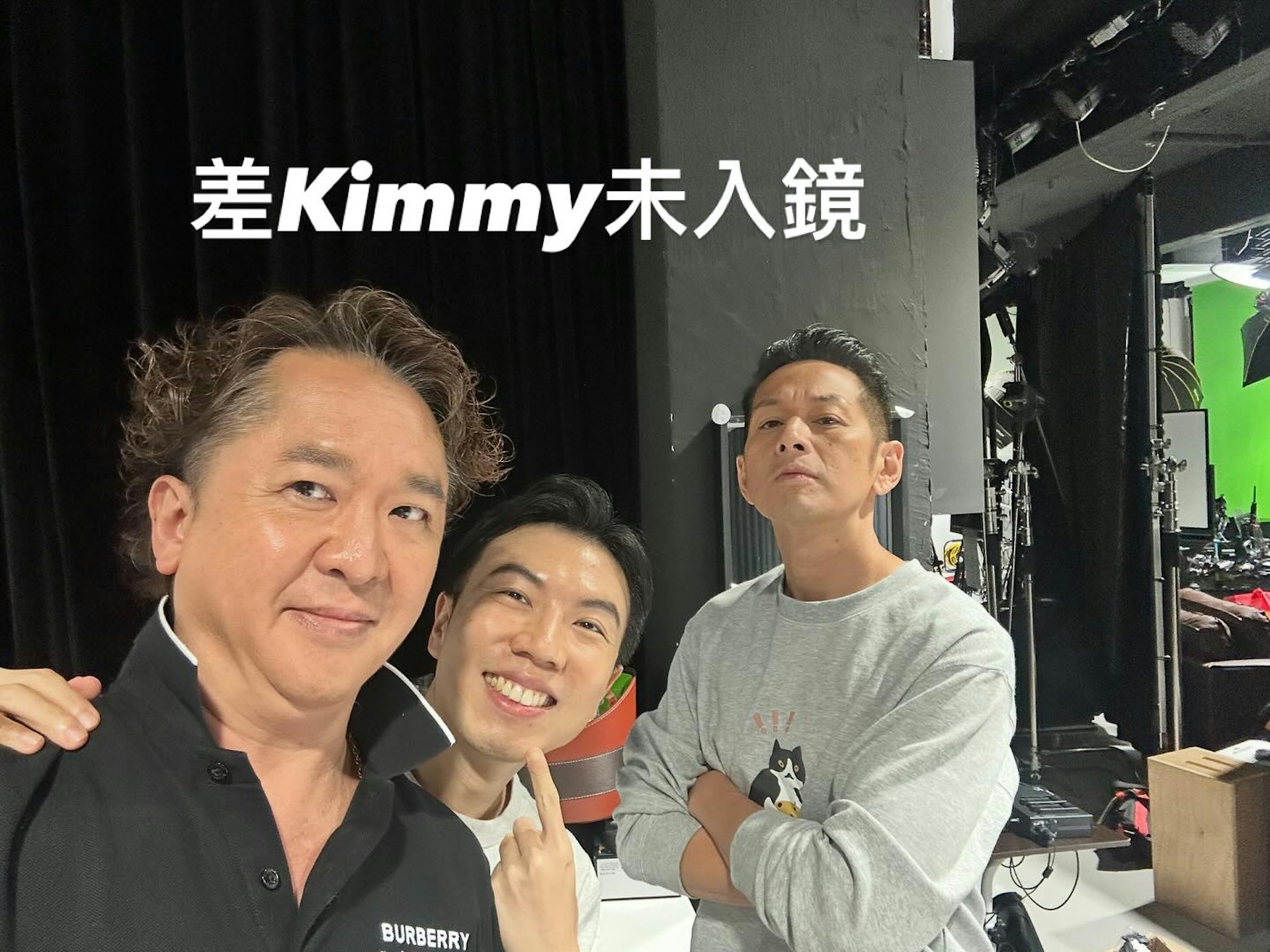 Burberry polo shirt!(IG/@johnny25tang)